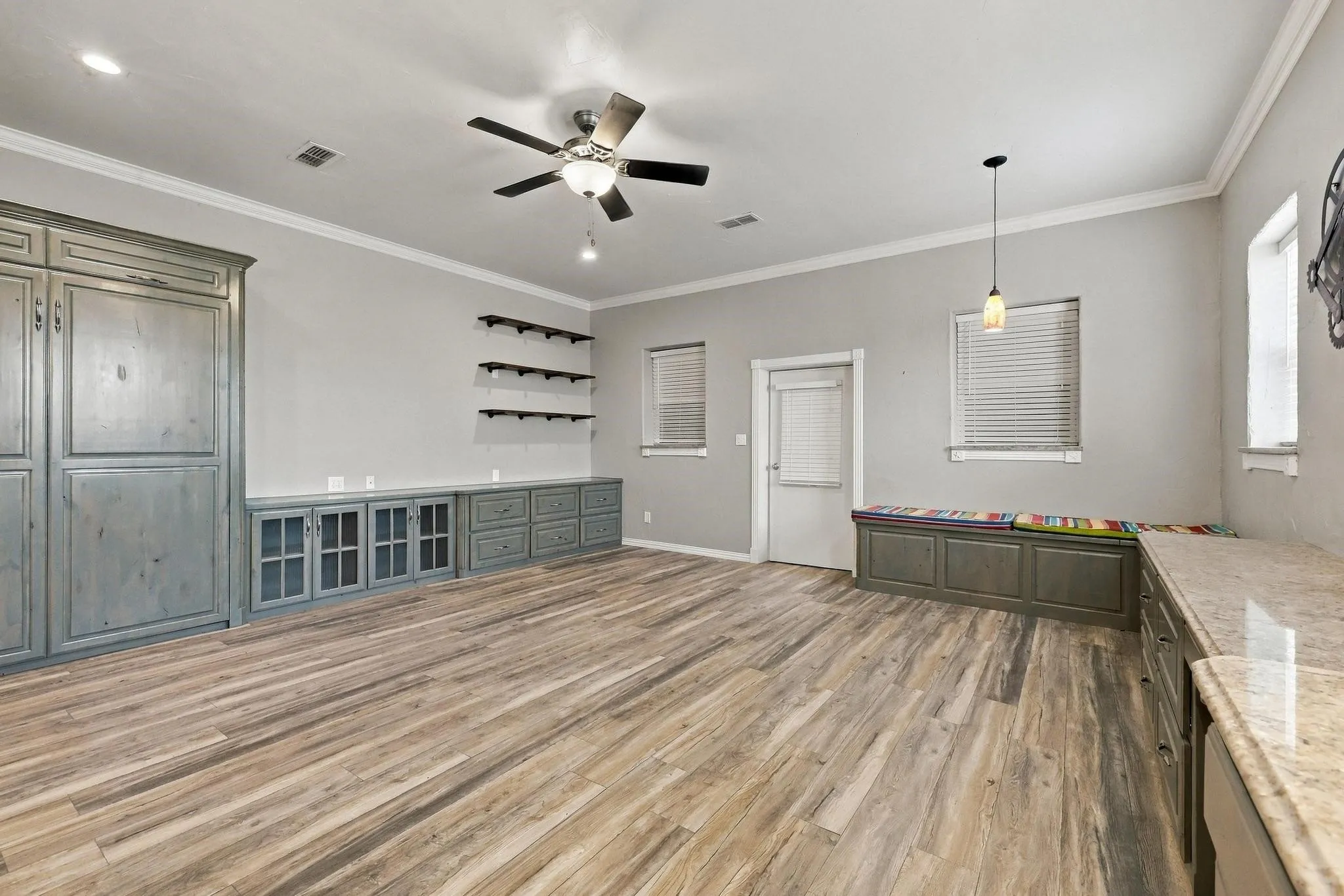 Single Family Residence For Rent in Grayson County , 8667 US 377, Collinsville, Texas 76233, 3 Bedroom, 3 Bathroom, 12 Garage spaces, 10,000 Sqft, built in 2017, mls#21400865, Real Estate Agent in Collinsville, Homes For Rent in Grayson county, Homes For Rent in Collinsville, Realtor in Collinsville Texas, Real Estate Brokerage Independent Realty Texas, Luminita Cordes Realtor
