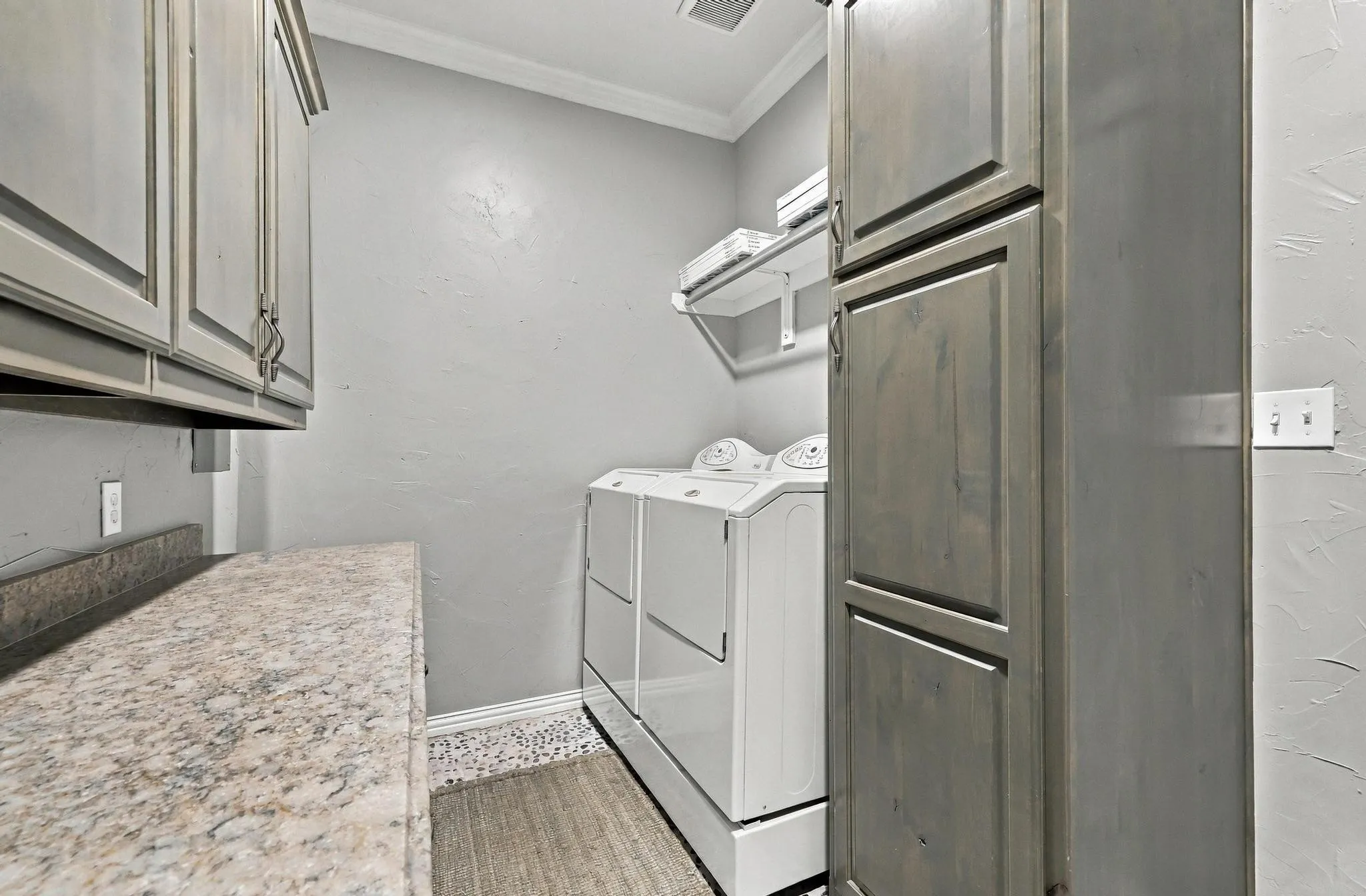 Single Family Residence For Rent in Grayson County , 8667 US 377, Collinsville, Texas 76233, 3 Bedroom, 3 Bathroom, 12 Garage spaces, 10,000 Sqft, built in 2017, mls#21400865, Real Estate Agent in Collinsville, Homes For Rent in Grayson county, Homes For Rent in Collinsville, Realtor in Collinsville Texas, Real Estate Brokerage Independent Realty Texas, Luminita Cordes Realtor