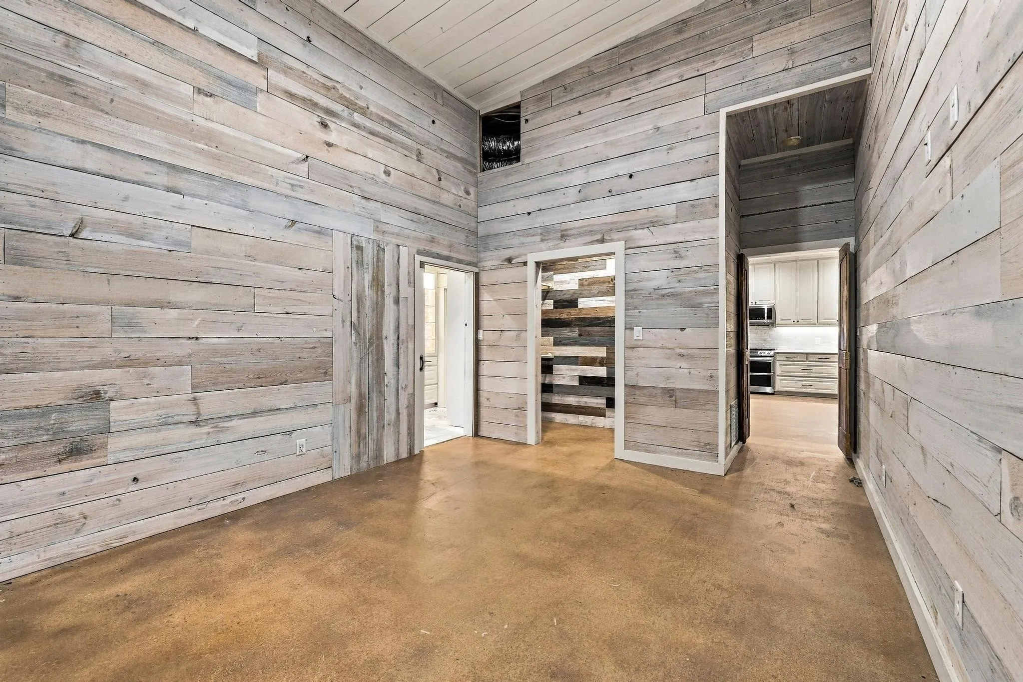 Single Family Residence For Rent in Grayson County , 8667 US 377, Collinsville, Texas 76233, 3 Bedroom, 3 Bathroom, 12 Garage spaces, 10,000 Sqft, built in 2017, mls#21400865, Real Estate Agent in Collinsville, Homes For Rent in Grayson county, Homes For Rent in Collinsville, Realtor in Collinsville Texas, Real Estate Brokerage Independent Realty Texas, Luminita Cordes Realtor