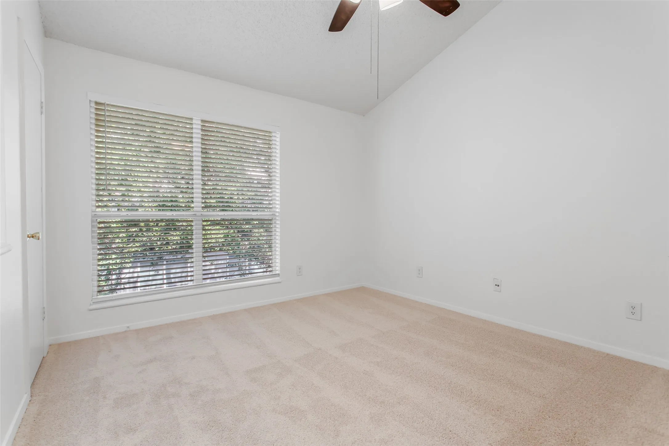 Apartment For Rent in Dallas County , 1901 N Fitzhugh Avenue 20, Dallas, Texas 75204, 1 Bedroom, 1 Bathroom, Garage spaces, 600 Sqft, built in 1984, mls#21381251, Real Estate Agent in Dallas, Homes For Rent in Dallas county, Homes For Rent in Dallas, Realtor in Dallas Texas, Real Estate Brokerage Independent Realty Texas, Luminita Cordes Realtor