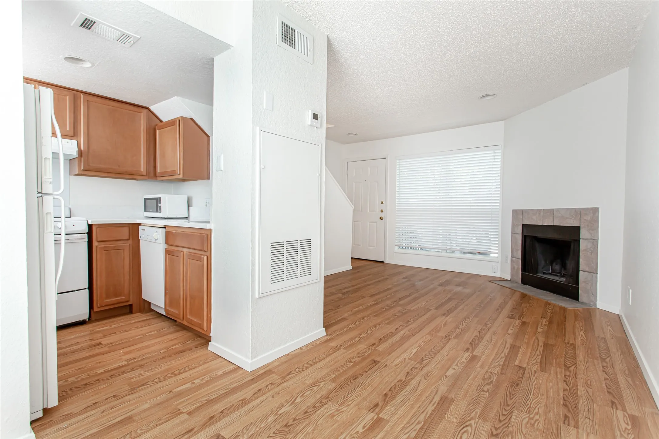 Apartment For Rent in Dallas County , 1901 N Fitzhugh Avenue 20, Dallas, Texas 75204, 1 Bedroom, 1 Bathroom, Garage spaces, 600 Sqft, built in 1984, mls#21381251, Real Estate Agent in Dallas, Homes For Rent in Dallas county, Homes For Rent in Dallas, Realtor in Dallas Texas, Real Estate Brokerage Independent Realty Texas, Luminita Cordes Realtor