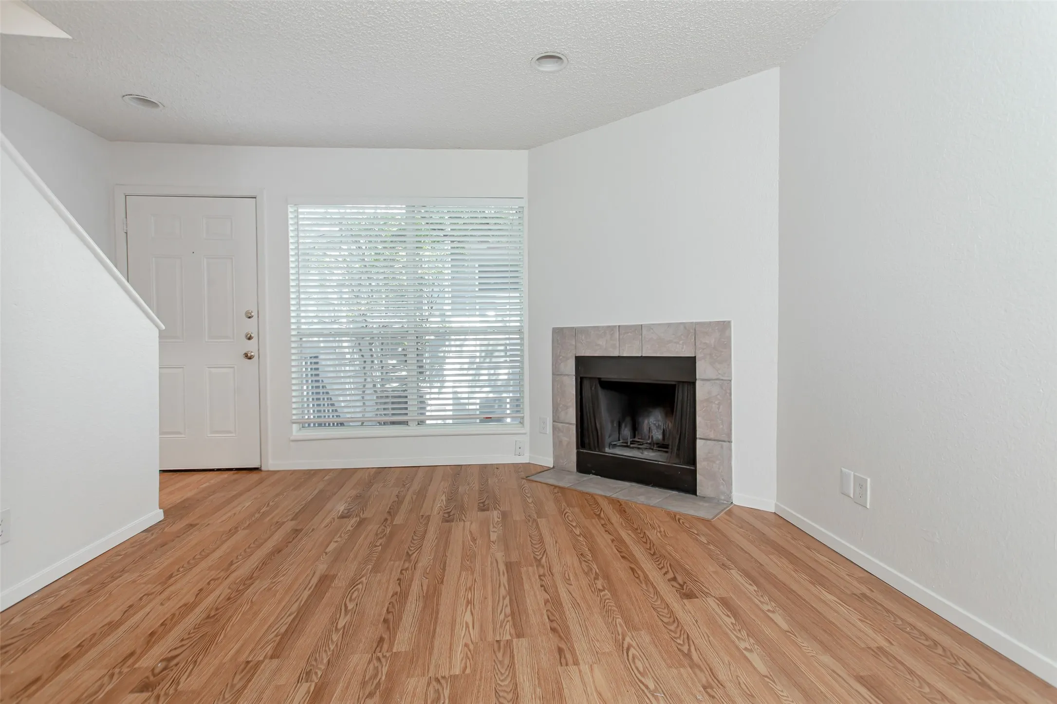 Apartment For Rent in Dallas County , 1901 N Fitzhugh Avenue 20, Dallas, Texas 75204, 1 Bedroom, 1 Bathroom, Garage spaces, 600 Sqft, built in 1984, mls#21381251, Real Estate Agent in Dallas, Homes For Rent in Dallas county, Homes For Rent in Dallas, Realtor in Dallas Texas, Real Estate Brokerage Independent Realty Texas, Luminita Cordes Realtor