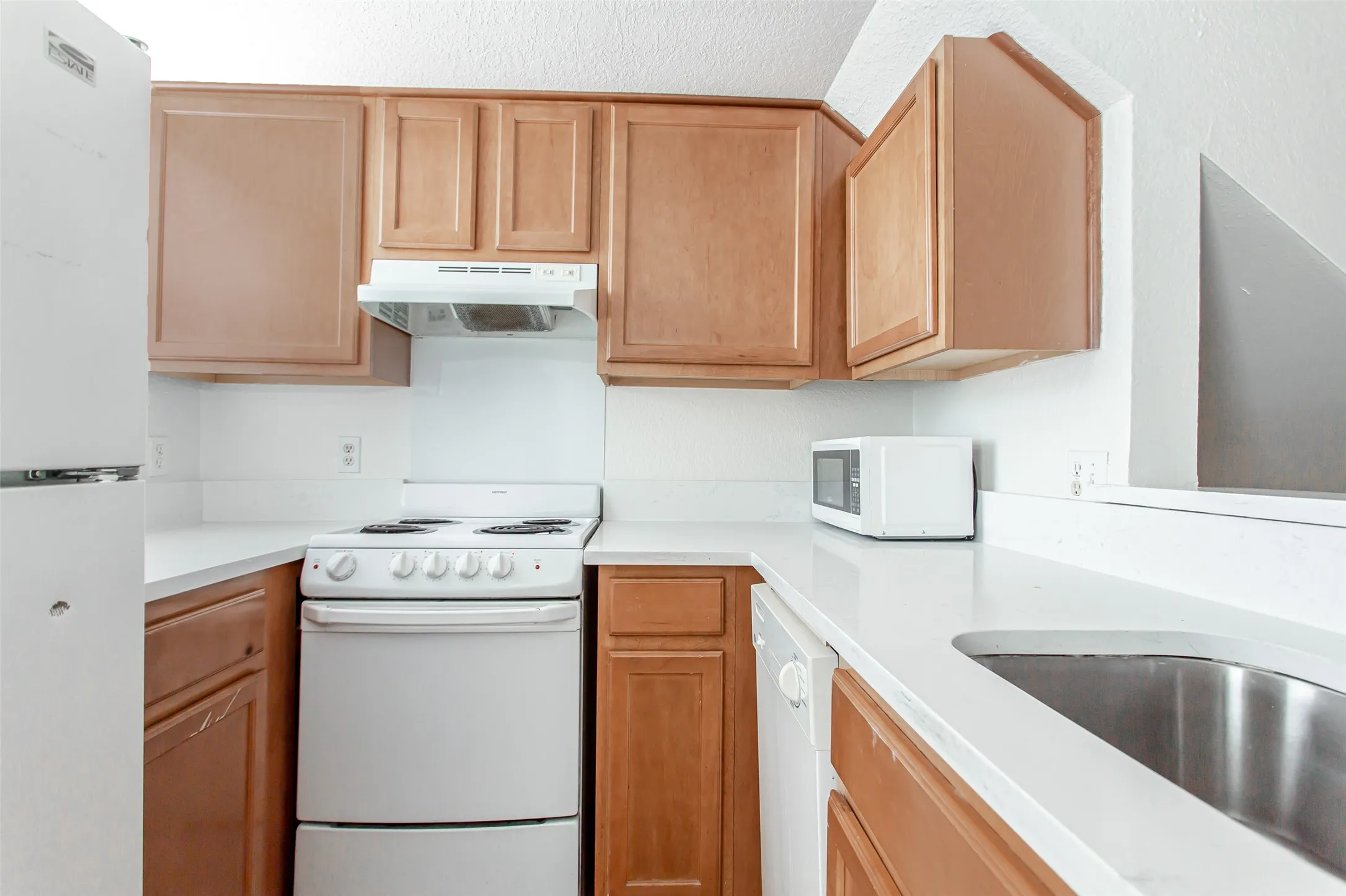 Apartment For Rent in Dallas County , 1901 N Fitzhugh Avenue 20, Dallas, Texas 75204, 1 Bedroom, 1 Bathroom, Garage spaces, 600 Sqft, built in 1984, mls#21381251, Real Estate Agent in Dallas, Homes For Rent in Dallas county, Homes For Rent in Dallas, Realtor in Dallas Texas, Real Estate Brokerage Independent Realty Texas, Luminita Cordes Realtor