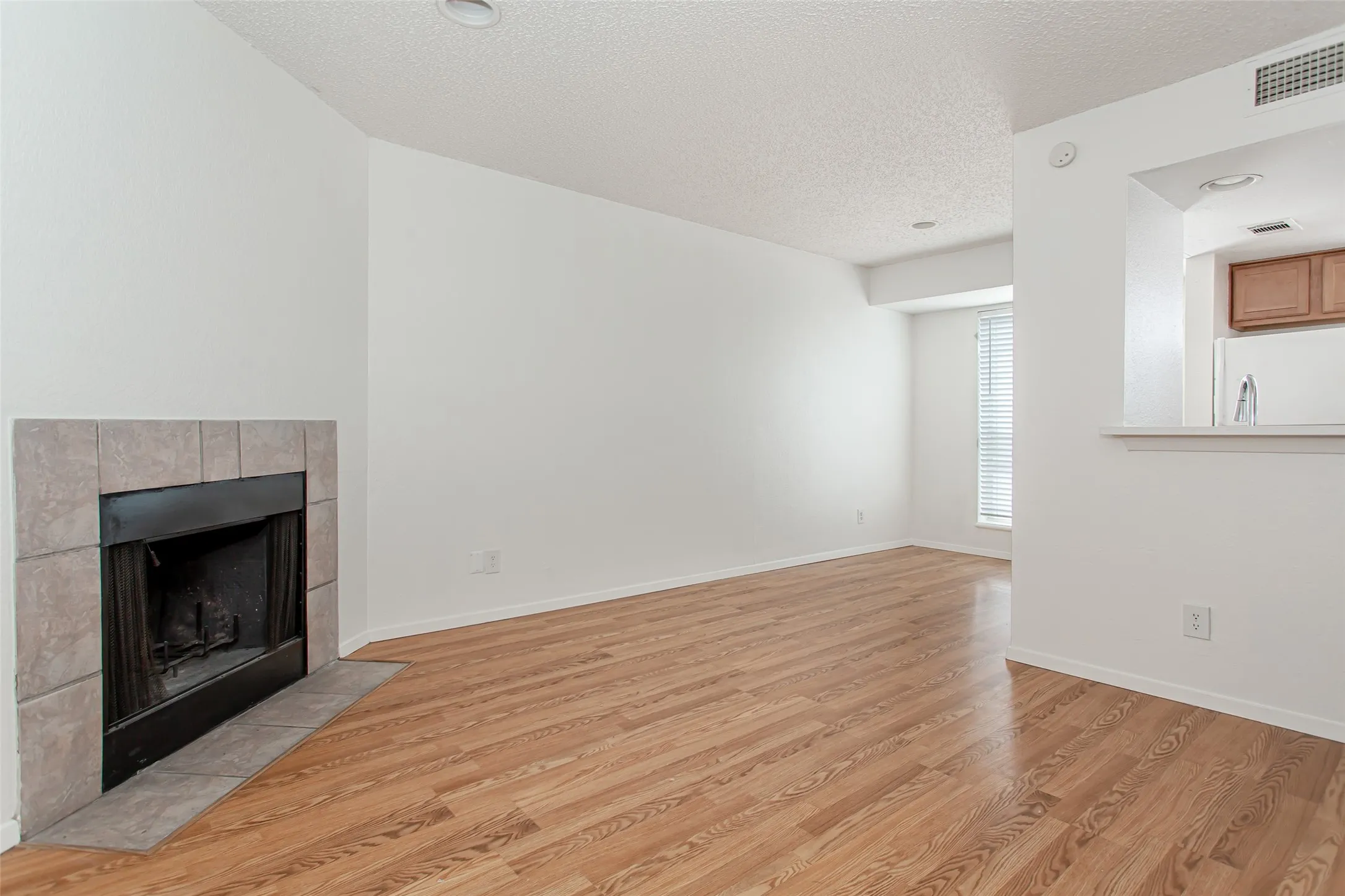Apartment For Rent in Dallas County , 1901 N Fitzhugh Avenue 20, Dallas, Texas 75204, 1 Bedroom, 1 Bathroom, Garage spaces, 600 Sqft, built in 1984, mls#21381251, Real Estate Agent in Dallas, Homes For Rent in Dallas county, Homes For Rent in Dallas, Realtor in Dallas Texas, Real Estate Brokerage Independent Realty Texas, Luminita Cordes Realtor