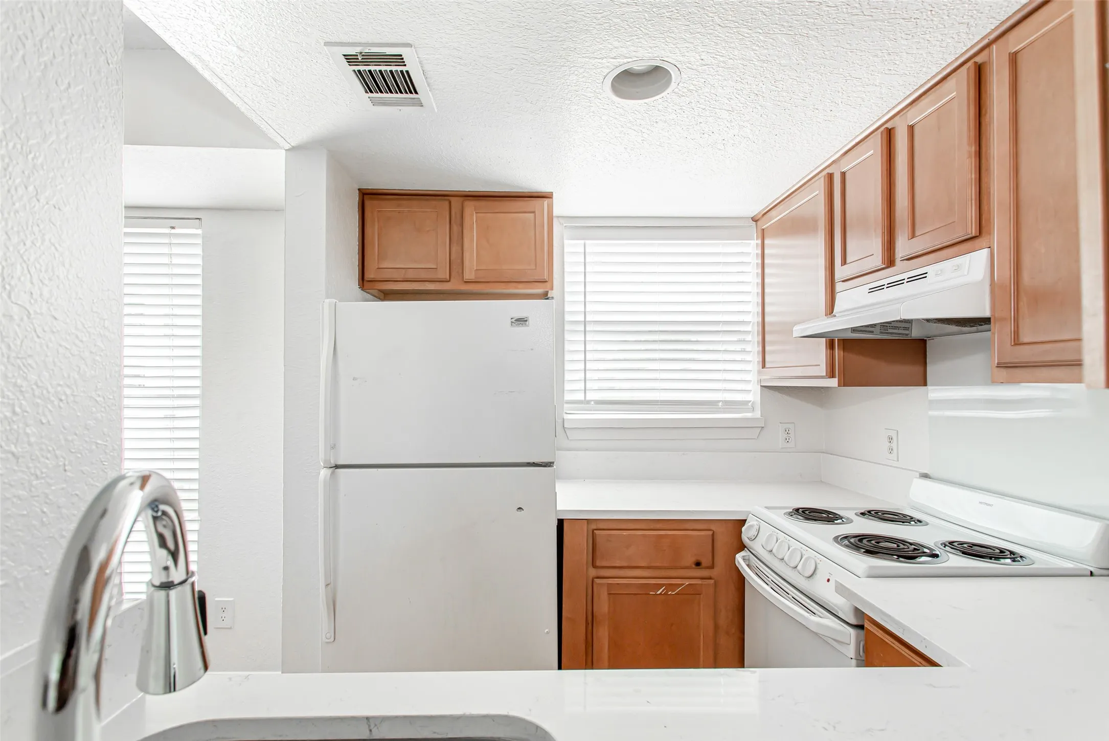 Apartment For Rent in Dallas County , 1901 N Fitzhugh Avenue 20, Dallas, Texas 75204, 1 Bedroom, 1 Bathroom, Garage spaces, 600 Sqft, built in 1984, mls#21381251, Real Estate Agent in Dallas, Homes For Rent in Dallas county, Homes For Rent in Dallas, Realtor in Dallas Texas, Real Estate Brokerage Independent Realty Texas, Luminita Cordes Realtor