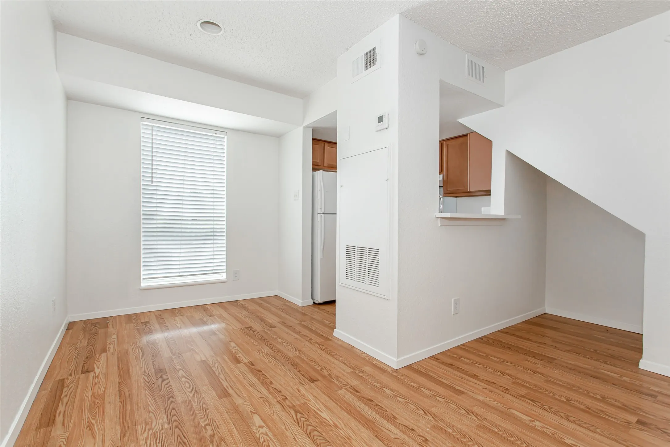 Apartment For Rent in Dallas County , 1901 N Fitzhugh Avenue 20, Dallas, Texas 75204, 1 Bedroom, 1 Bathroom, Garage spaces, 600 Sqft, built in 1984, mls#21381251, Real Estate Agent in Dallas, Homes For Rent in Dallas county, Homes For Rent in Dallas, Realtor in Dallas Texas, Real Estate Brokerage Independent Realty Texas, Luminita Cordes Realtor
