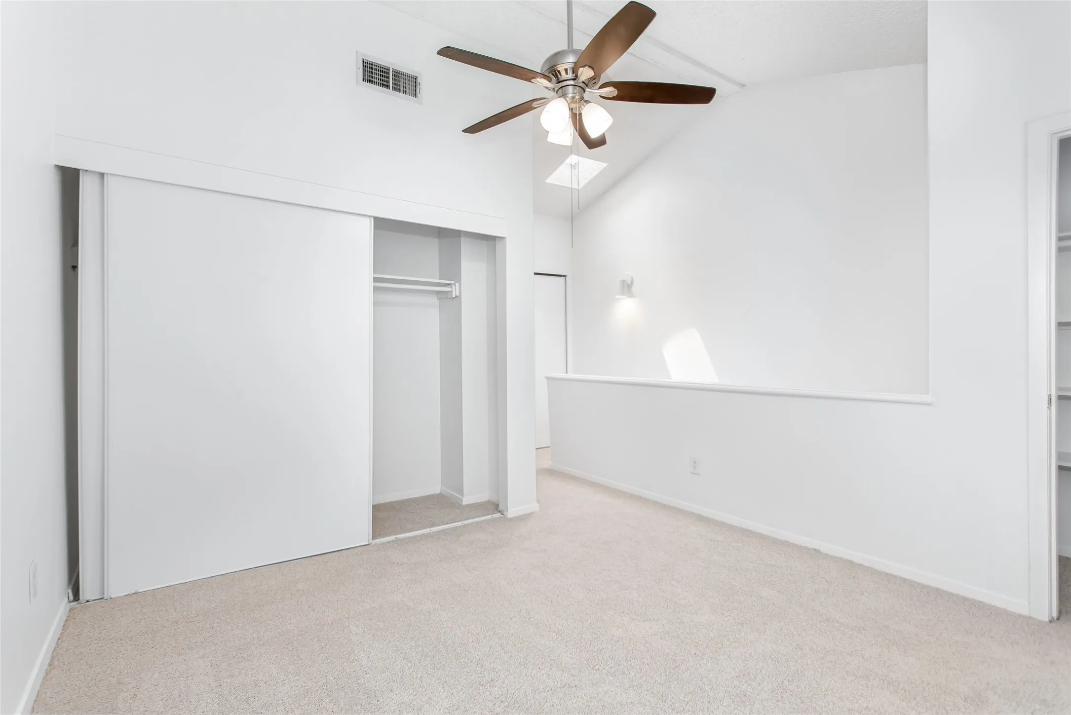 Apartment For Rent in Dallas County , 1901 N Fitzhugh Avenue 20, Dallas, Texas 75204, 1 Bedroom, 1 Bathroom, Garage spaces, 600 Sqft, built in 1984, mls#21381251, Real Estate Agent in Dallas, Homes For Rent in Dallas county, Homes For Rent in Dallas, Realtor in Dallas Texas, Real Estate Brokerage Independent Realty Texas, Luminita Cordes Realtor