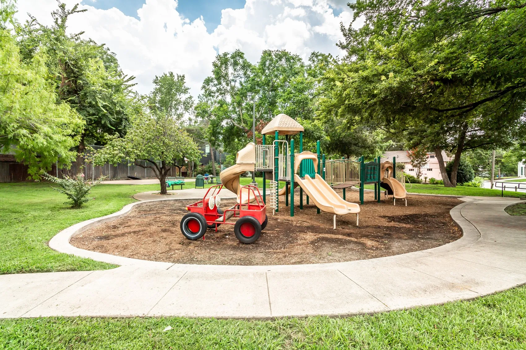 Apartment For Rent in Dallas County , 1901 N Fitzhugh Avenue 20, Dallas, Texas 75204, 1 Bedroom, 1 Bathroom, Garage spaces, 600 Sqft, built in 1984, mls#21381251, Real Estate Agent in Dallas, Homes For Rent in Dallas county, Homes For Rent in Dallas, Realtor in Dallas Texas, Real Estate Brokerage Independent Realty Texas, Luminita Cordes Realtor