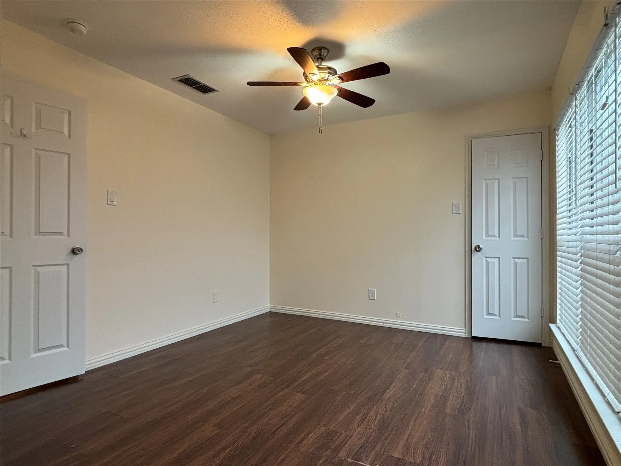 Single Family Residence For Rent in Tarrant County , 2713 Clovermeadow Drive, Fort Worth, Texas 76123, 3 Bedroom, 3 Bathroom, 2 Garage spaces, 2,225 Sqft, built in 1993, mls#21402229, Real Estate Agent in Fort Worth, Homes For Rent in Tarrant county, Homes For Rent in Fort Worth, Realtor in Fort Worth Texas, Real Estate Brokerage Independent Realty Texas, Luminita Cordes Realtor