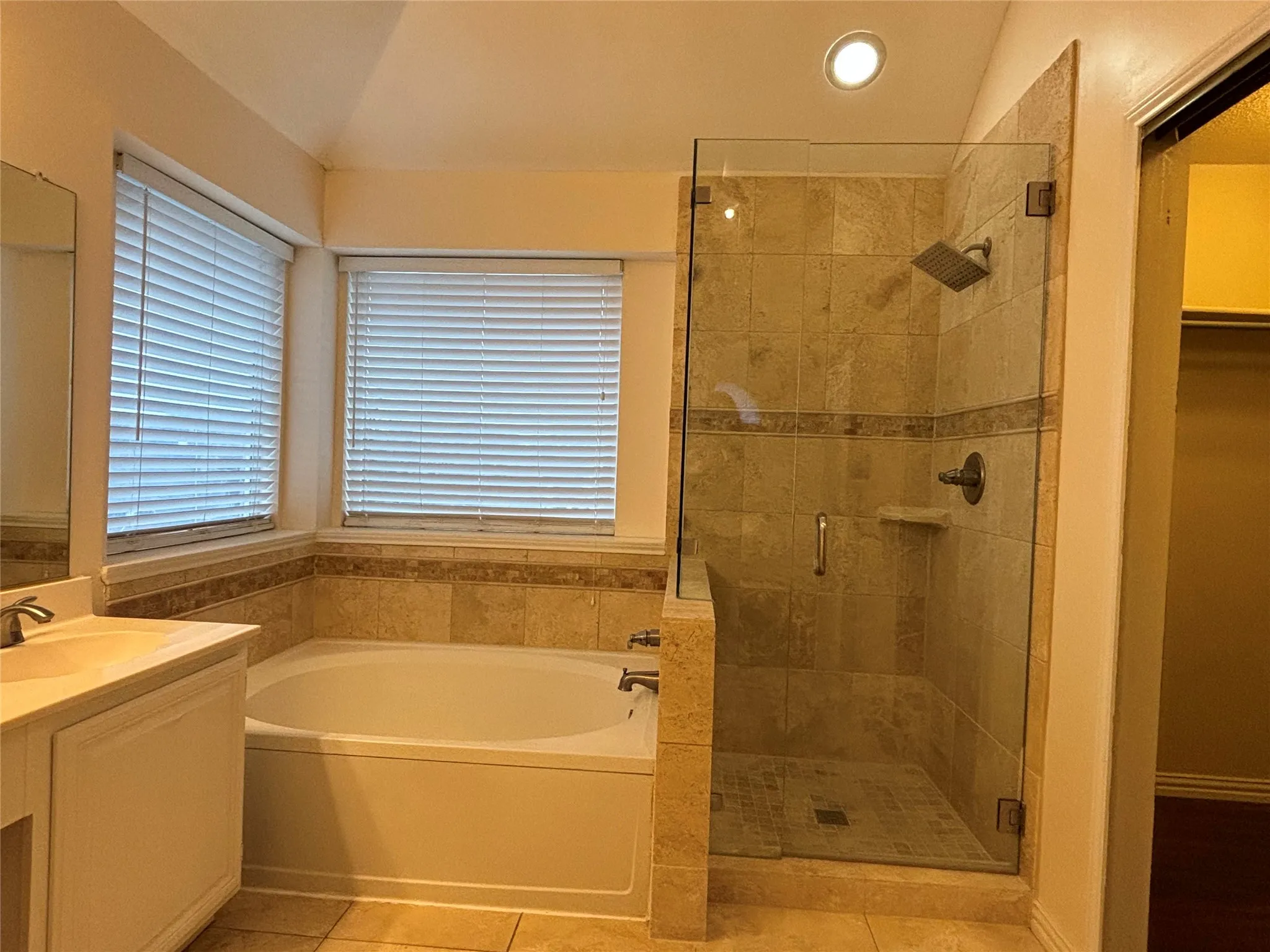 Single Family Residence For Rent in Tarrant County , 2713 Clovermeadow Drive, Fort Worth, Texas 76123, 3 Bedroom, 3 Bathroom, 2 Garage spaces, 2,225 Sqft, built in 1993, mls#21402229, Real Estate Agent in Fort Worth, Homes For Rent in Tarrant county, Homes For Rent in Fort Worth, Realtor in Fort Worth Texas, Real Estate Brokerage Independent Realty Texas, Luminita Cordes Realtor