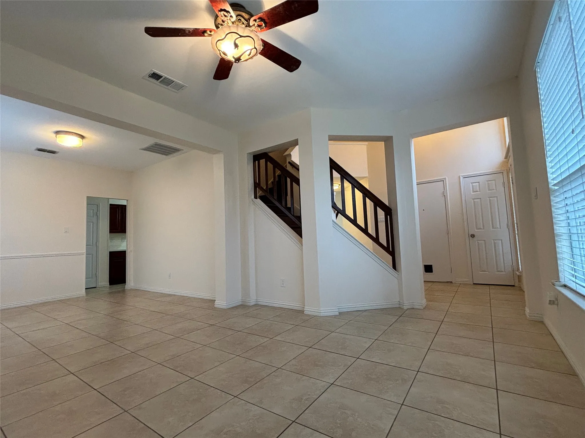 Single Family Residence For Rent in Tarrant County , 2713 Clovermeadow Drive, Fort Worth, Texas 76123, 3 Bedroom, 3 Bathroom, 2 Garage spaces, 2,225 Sqft, built in 1993, mls#21402229, Real Estate Agent in Fort Worth, Homes For Rent in Tarrant county, Homes For Rent in Fort Worth, Realtor in Fort Worth Texas, Real Estate Brokerage Independent Realty Texas, Luminita Cordes Realtor