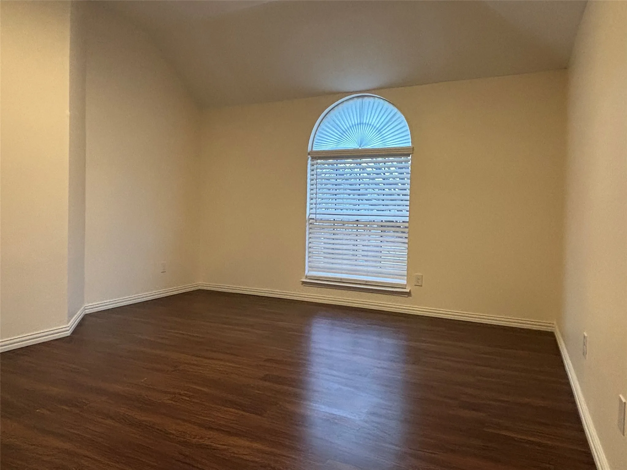 Single Family Residence For Rent in Tarrant County , 2713 Clovermeadow Drive, Fort Worth, Texas 76123, 3 Bedroom, 3 Bathroom, 2 Garage spaces, 2,225 Sqft, built in 1993, mls#21402229, Real Estate Agent in Fort Worth, Homes For Rent in Tarrant county, Homes For Rent in Fort Worth, Realtor in Fort Worth Texas, Real Estate Brokerage Independent Realty Texas, Luminita Cordes Realtor