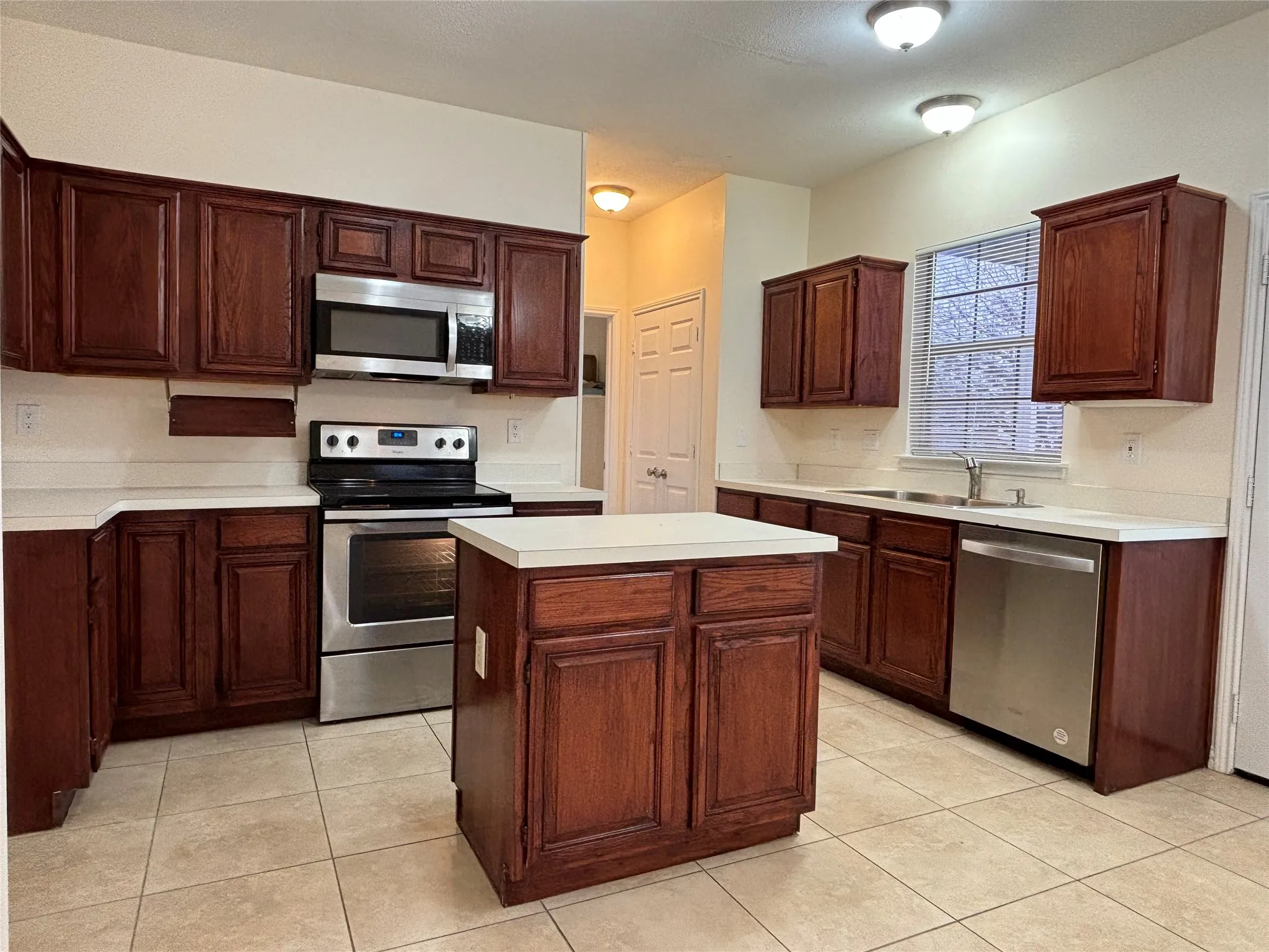 Single Family Residence For Rent in Tarrant County , 2713 Clovermeadow Drive, Fort Worth, Texas 76123, 3 Bedroom, 3 Bathroom, 2 Garage spaces, 2,225 Sqft, built in 1993, mls#21402229, Real Estate Agent in Fort Worth, Homes For Rent in Tarrant county, Homes For Rent in Fort Worth, Realtor in Fort Worth Texas, Real Estate Brokerage Independent Realty Texas, Luminita Cordes Realtor