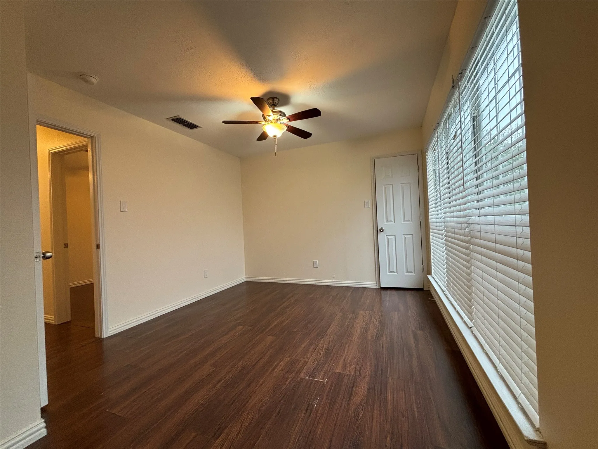 Single Family Residence For Rent in Tarrant County , 2713 Clovermeadow Drive, Fort Worth, Texas 76123, 3 Bedroom, 3 Bathroom, 2 Garage spaces, 2,225 Sqft, built in 1993, mls#21402229, Real Estate Agent in Fort Worth, Homes For Rent in Tarrant county, Homes For Rent in Fort Worth, Realtor in Fort Worth Texas, Real Estate Brokerage Independent Realty Texas, Luminita Cordes Realtor