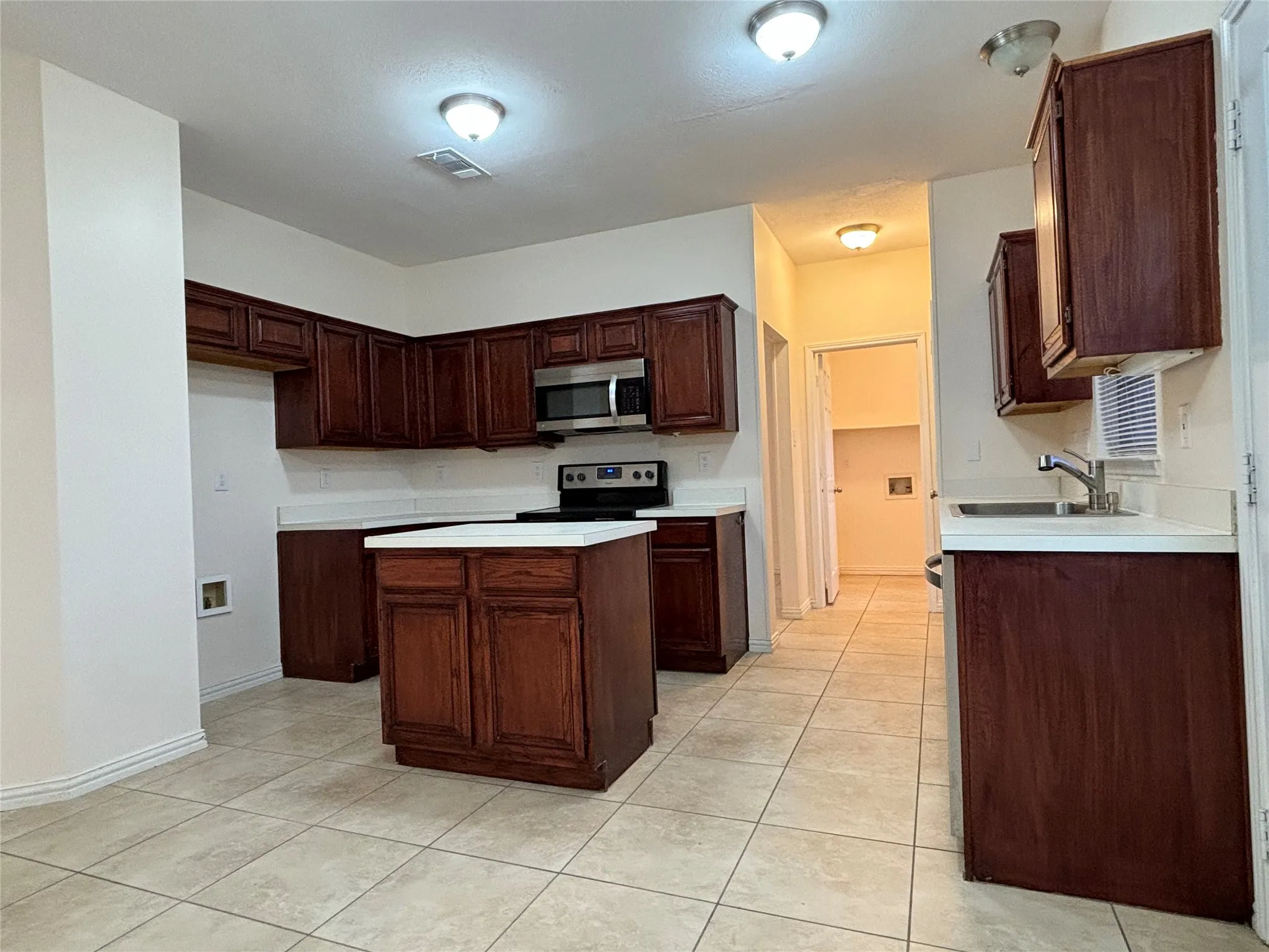 Single Family Residence For Rent in Tarrant County , 2713 Clovermeadow Drive, Fort Worth, Texas 76123, 3 Bedroom, 3 Bathroom, 2 Garage spaces, 2,225 Sqft, built in 1993, mls#21402229, Real Estate Agent in Fort Worth, Homes For Rent in Tarrant county, Homes For Rent in Fort Worth, Realtor in Fort Worth Texas, Real Estate Brokerage Independent Realty Texas, Luminita Cordes Realtor