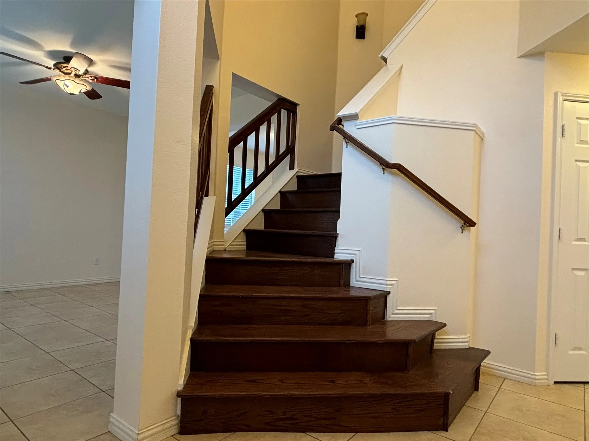 Single Family Residence For Rent in Tarrant County , 2713 Clovermeadow Drive, Fort Worth, Texas 76123, 3 Bedroom, 3 Bathroom, 2 Garage spaces, 2,225 Sqft, built in 1993, mls#21402229, Real Estate Agent in Fort Worth, Homes For Rent in Tarrant county, Homes For Rent in Fort Worth, Realtor in Fort Worth Texas, Real Estate Brokerage Independent Realty Texas, Luminita Cordes Realtor