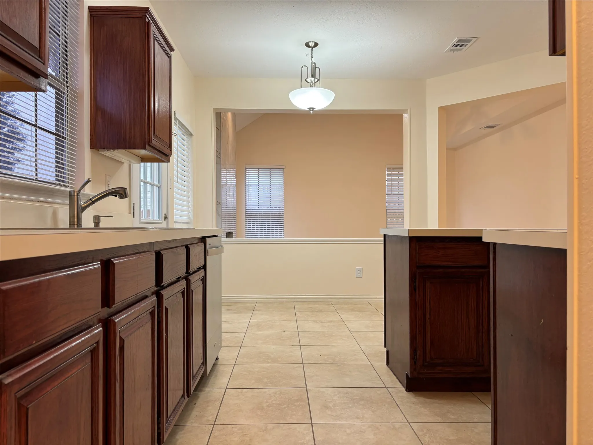 Single Family Residence For Rent in Tarrant County , 2713 Clovermeadow Drive, Fort Worth, Texas 76123, 3 Bedroom, 3 Bathroom, 2 Garage spaces, 2,225 Sqft, built in 1993, mls#21402229, Real Estate Agent in Fort Worth, Homes For Rent in Tarrant county, Homes For Rent in Fort Worth, Realtor in Fort Worth Texas, Real Estate Brokerage Independent Realty Texas, Luminita Cordes Realtor