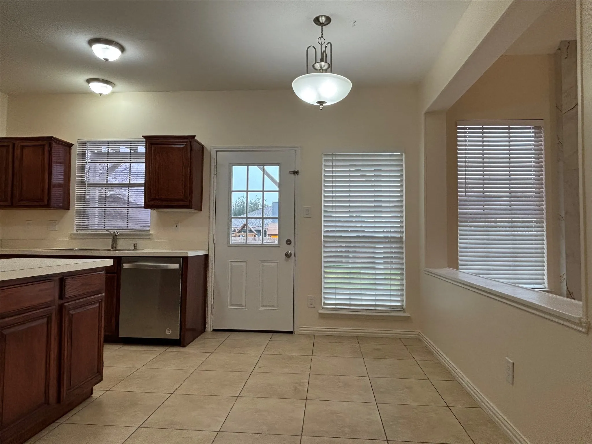 Single Family Residence For Rent in Tarrant County , 2713 Clovermeadow Drive, Fort Worth, Texas 76123, 3 Bedroom, 3 Bathroom, 2 Garage spaces, 2,225 Sqft, built in 1993, mls#21402229, Real Estate Agent in Fort Worth, Homes For Rent in Tarrant county, Homes For Rent in Fort Worth, Realtor in Fort Worth Texas, Real Estate Brokerage Independent Realty Texas, Luminita Cordes Realtor