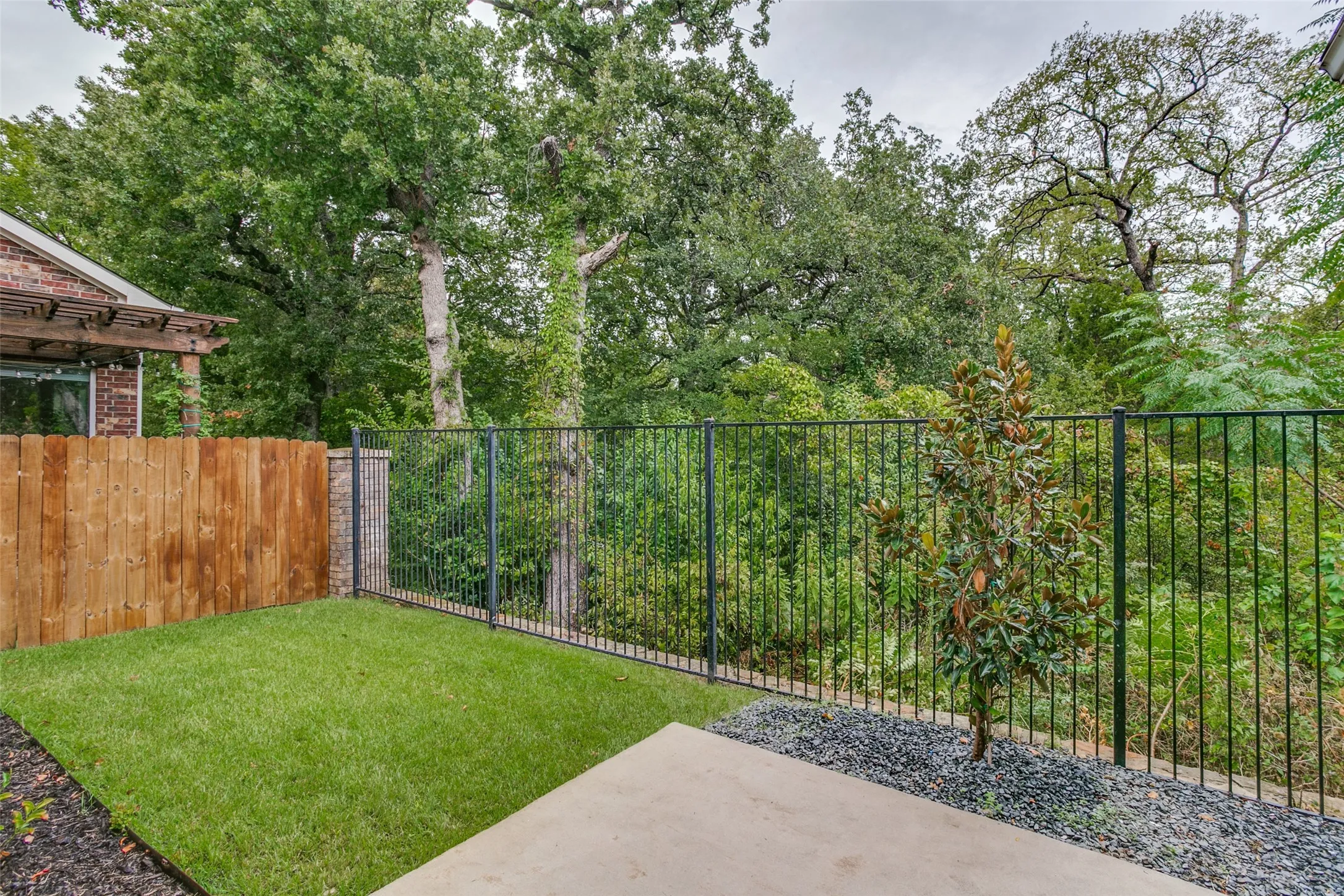 Single Family Residence For Sale in Tarrant County , 2206 Muskeg Lane, Euless, Texas 76039, 3 Bedroom, 3 Bathroom, 2 Garage spaces, 1,888 Sqft, built in 2004, mls#21394796, Real Estate Agent in Euless, Homes For Sale in Tarrant county, Homes For Sale in Euless, Realtor in Euless Texas, Real Estate Brokerage Independent Realty Texas, Luminita Cordes Realtor