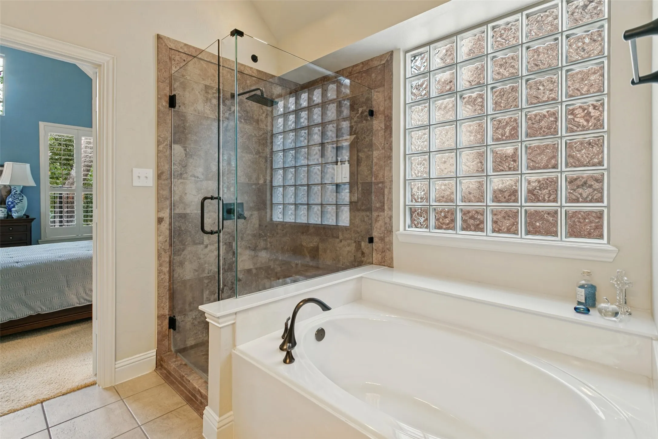 Single Family Residence For Sale in Tarrant County , 2206 Muskeg Lane, Euless, Texas 76039, 3 Bedroom, 3 Bathroom, 2 Garage spaces, 1,888 Sqft, built in 2004, mls#21394796, Real Estate Agent in Euless, Homes For Sale in Tarrant county, Homes For Sale in Euless, Realtor in Euless Texas, Real Estate Brokerage Independent Realty Texas, Luminita Cordes Realtor
