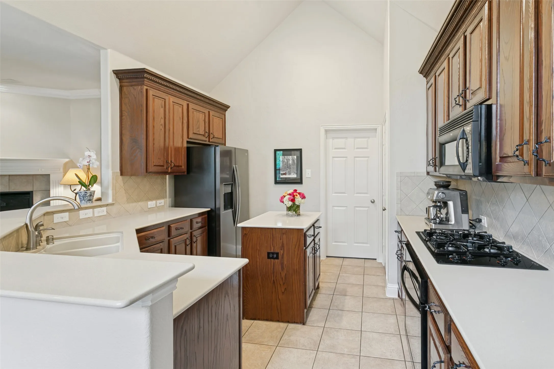 Single Family Residence For Sale in Tarrant County , 2206 Muskeg Lane, Euless, Texas 76039, 3 Bedroom, 3 Bathroom, 2 Garage spaces, 1,888 Sqft, built in 2004, mls#21394796, Real Estate Agent in Euless, Homes For Sale in Tarrant county, Homes For Sale in Euless, Realtor in Euless Texas, Real Estate Brokerage Independent Realty Texas, Luminita Cordes Realtor