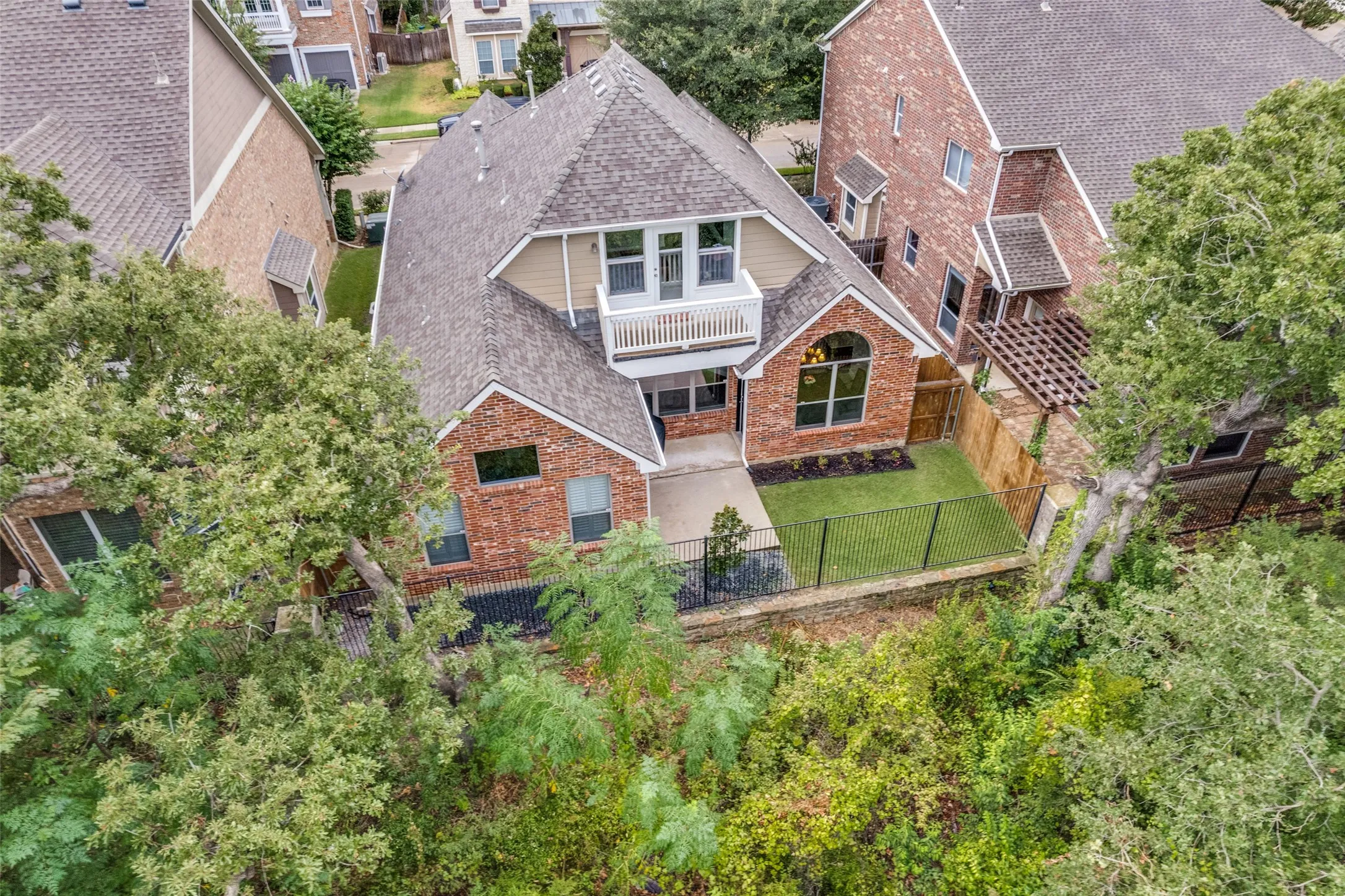 Single Family Residence For Sale in Tarrant County , 2206 Muskeg Lane, Euless, Texas 76039, 3 Bedroom, 3 Bathroom, 2 Garage spaces, 1,888 Sqft, built in 2004, mls#21394796, Real Estate Agent in Euless, Homes For Sale in Tarrant county, Homes For Sale in Euless, Realtor in Euless Texas, Real Estate Brokerage Independent Realty Texas, Luminita Cordes Realtor