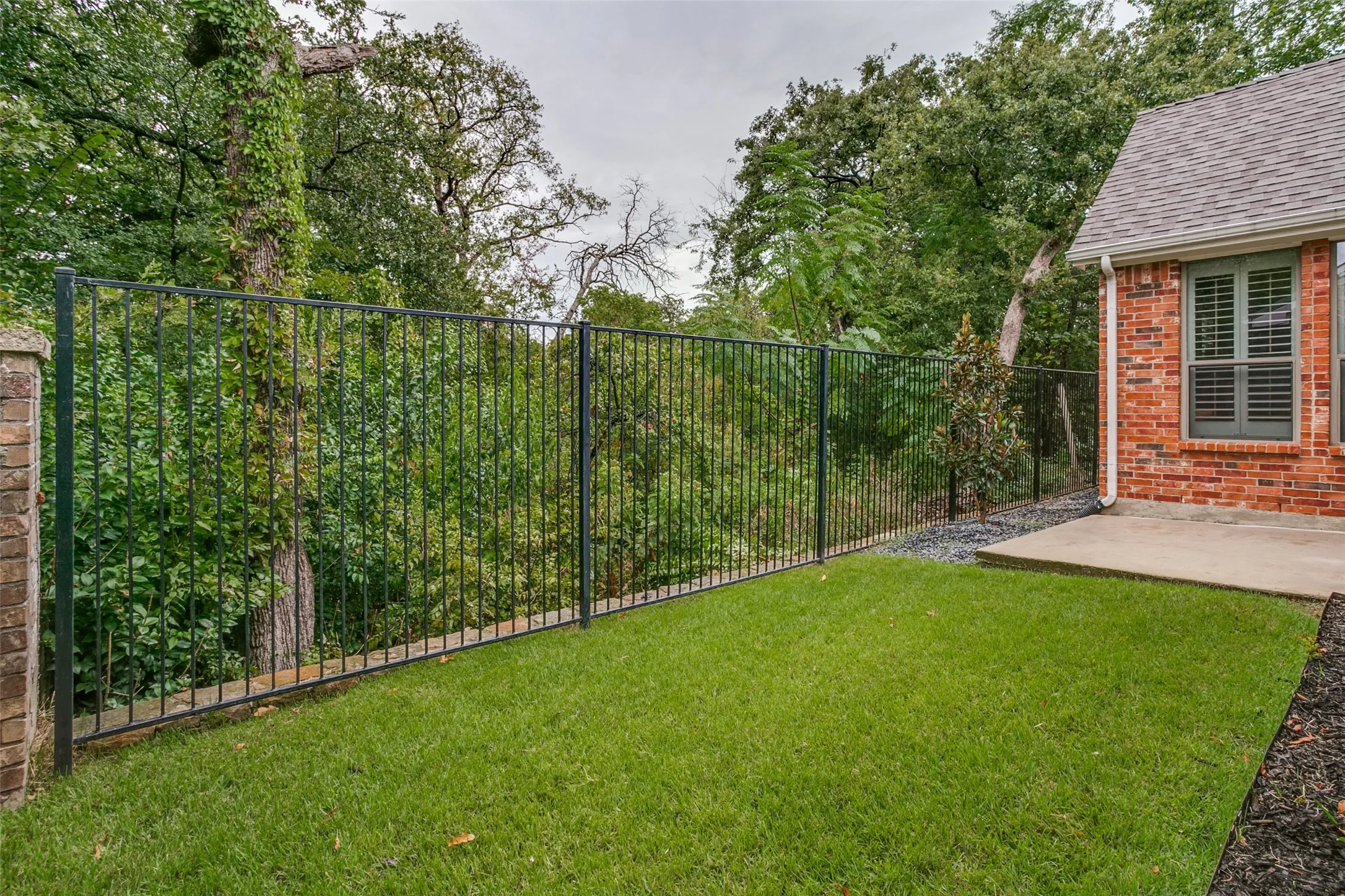 Single Family Residence For Sale in Tarrant County , 2206 Muskeg Lane, Euless, Texas 76039, 3 Bedroom, 3 Bathroom, 2 Garage spaces, 1,888 Sqft, built in 2004, mls#21394796, Real Estate Agent in Euless, Homes For Sale in Tarrant county, Homes For Sale in Euless, Realtor in Euless Texas, Real Estate Brokerage Independent Realty Texas, Luminita Cordes Realtor