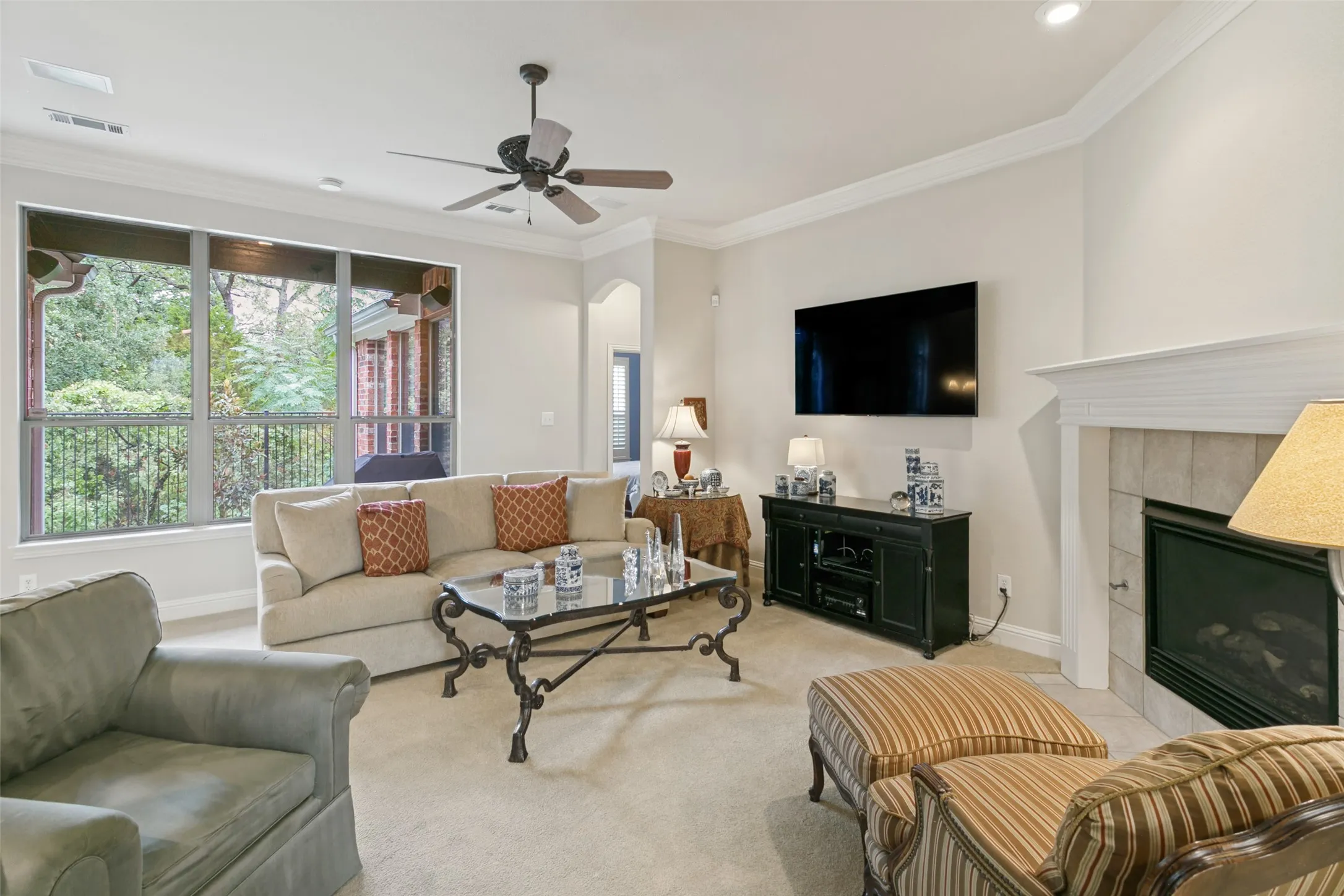 Single Family Residence For Sale in Tarrant County , 2206 Muskeg Lane, Euless, Texas 76039, 3 Bedroom, 3 Bathroom, 2 Garage spaces, 1,888 Sqft, built in 2004, mls#21394796, Real Estate Agent in Euless, Homes For Sale in Tarrant county, Homes For Sale in Euless, Realtor in Euless Texas, Real Estate Brokerage Independent Realty Texas, Luminita Cordes Realtor
