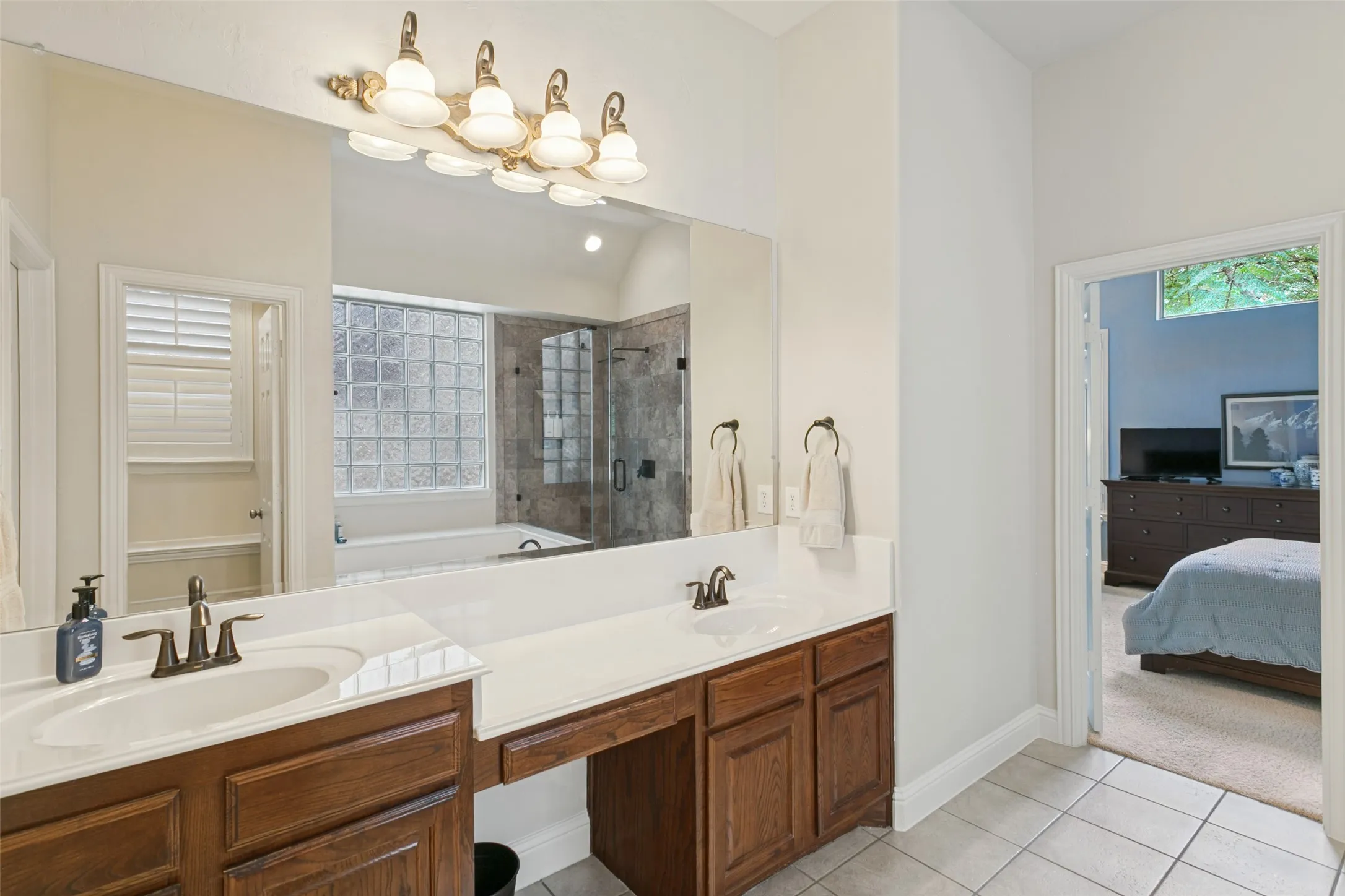 Single Family Residence For Sale in Tarrant County , 2206 Muskeg Lane, Euless, Texas 76039, 3 Bedroom, 3 Bathroom, 2 Garage spaces, 1,888 Sqft, built in 2004, mls#21394796, Real Estate Agent in Euless, Homes For Sale in Tarrant county, Homes For Sale in Euless, Realtor in Euless Texas, Real Estate Brokerage Independent Realty Texas, Luminita Cordes Realtor