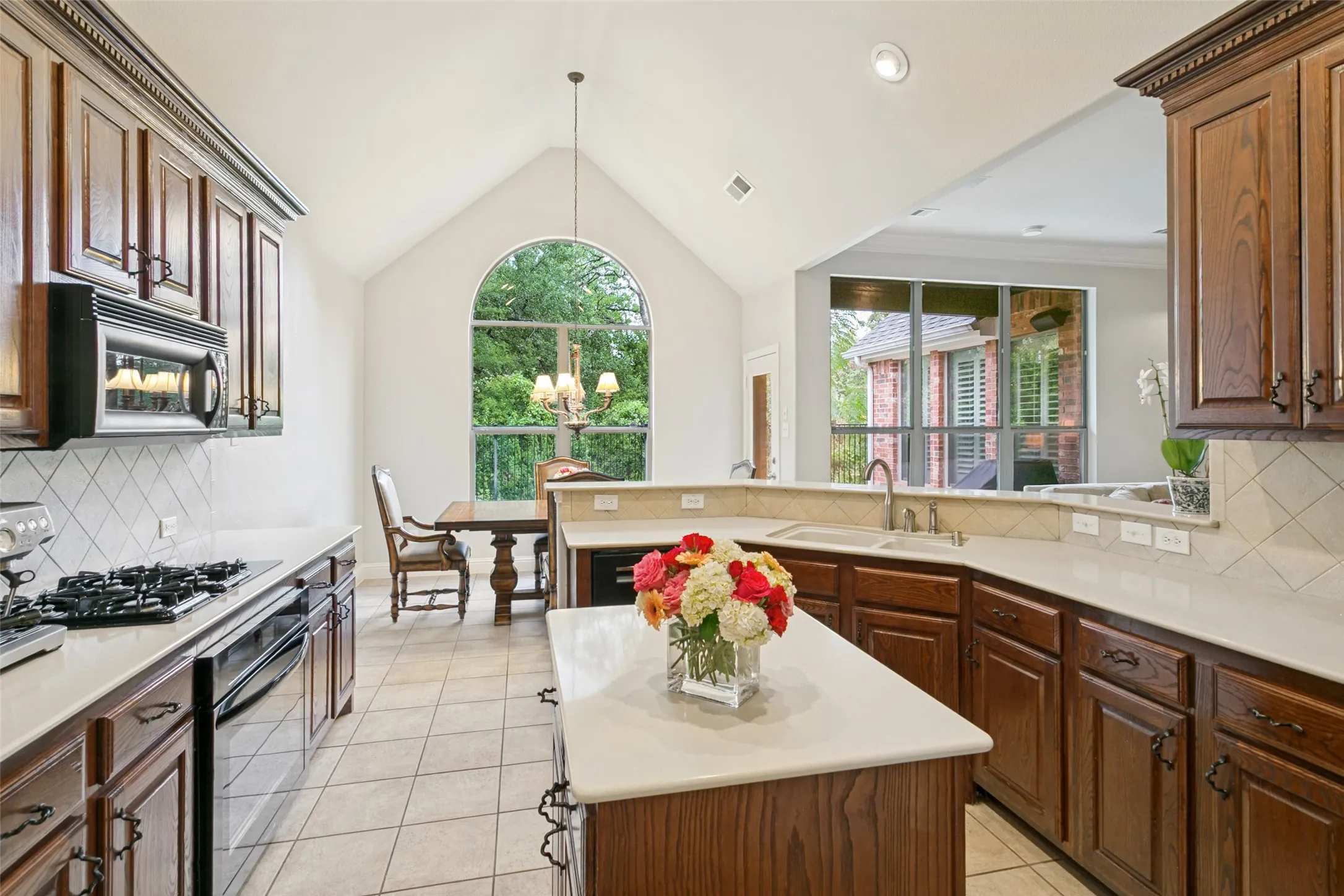 Single Family Residence For Sale in Tarrant County , 2206 Muskeg Lane, Euless, Texas 76039, 3 Bedroom, 3 Bathroom, 2 Garage spaces, 1,888 Sqft, built in 2004, mls#21394796, Real Estate Agent in Euless, Homes For Sale in Tarrant county, Homes For Sale in Euless, Realtor in Euless Texas, Real Estate Brokerage Independent Realty Texas, Luminita Cordes Realtor