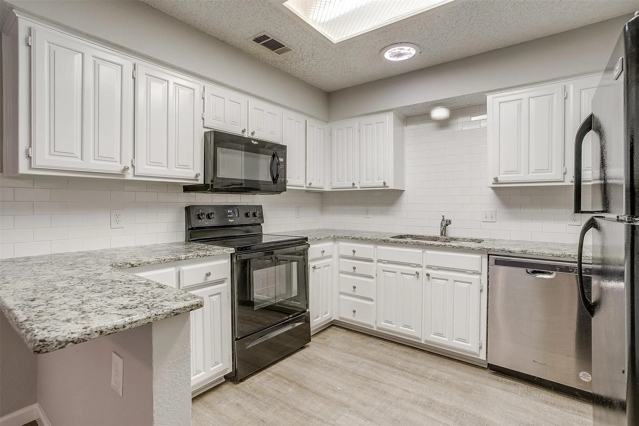 Single Family Residence For Rent in Tarrant County , 5909 Kesler Drive, Arlington, Texas 76017, 3 Bedroom, 2 Bathroom, 2 Garage spaces, 1,351 Sqft, built in 1986, mls#21402291, Real Estate Agent in Arlington, Homes For Rent in Tarrant county, Homes For Rent in Arlington, Realtor in Arlington Texas, Real Estate Brokerage Independent Realty Texas, Luminita Cordes Realtor