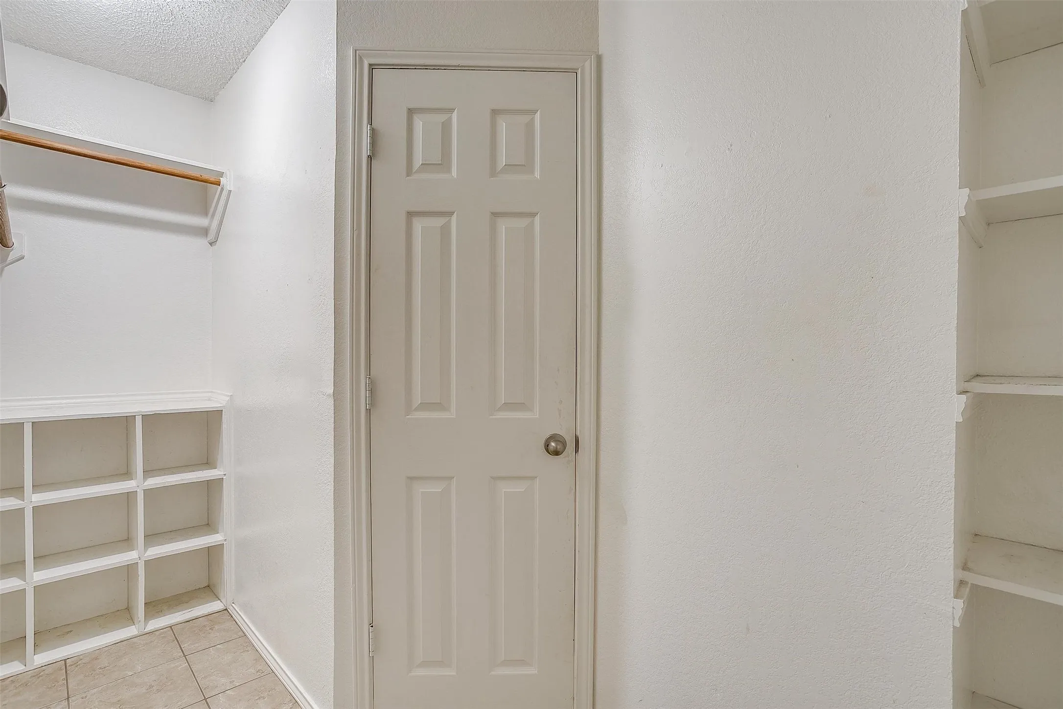 Single Family Residence For Rent in Tarrant County , 5909 Kesler Drive, Arlington, Texas 76017, 3 Bedroom, 2 Bathroom, 2 Garage spaces, 1,351 Sqft, built in 1986, mls#21402291, Real Estate Agent in Arlington, Homes For Rent in Tarrant county, Homes For Rent in Arlington, Realtor in Arlington Texas, Real Estate Brokerage Independent Realty Texas, Luminita Cordes Realtor