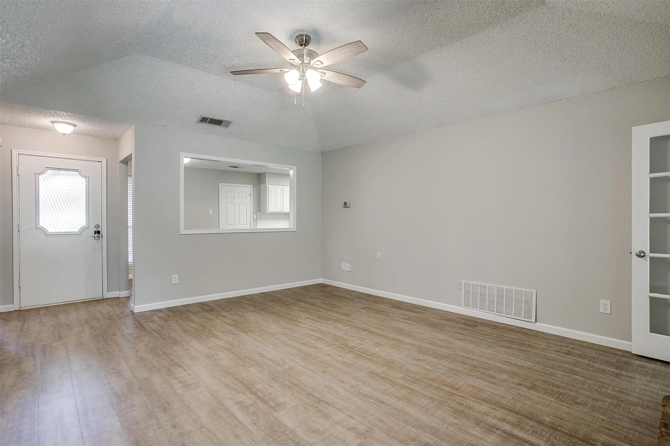 Single Family Residence For Rent in Tarrant County , 5909 Kesler Drive, Arlington, Texas 76017, 3 Bedroom, 2 Bathroom, 2 Garage spaces, 1,351 Sqft, built in 1986, mls#21402291, Real Estate Agent in Arlington, Homes For Rent in Tarrant county, Homes For Rent in Arlington, Realtor in Arlington Texas, Real Estate Brokerage Independent Realty Texas, Luminita Cordes Realtor