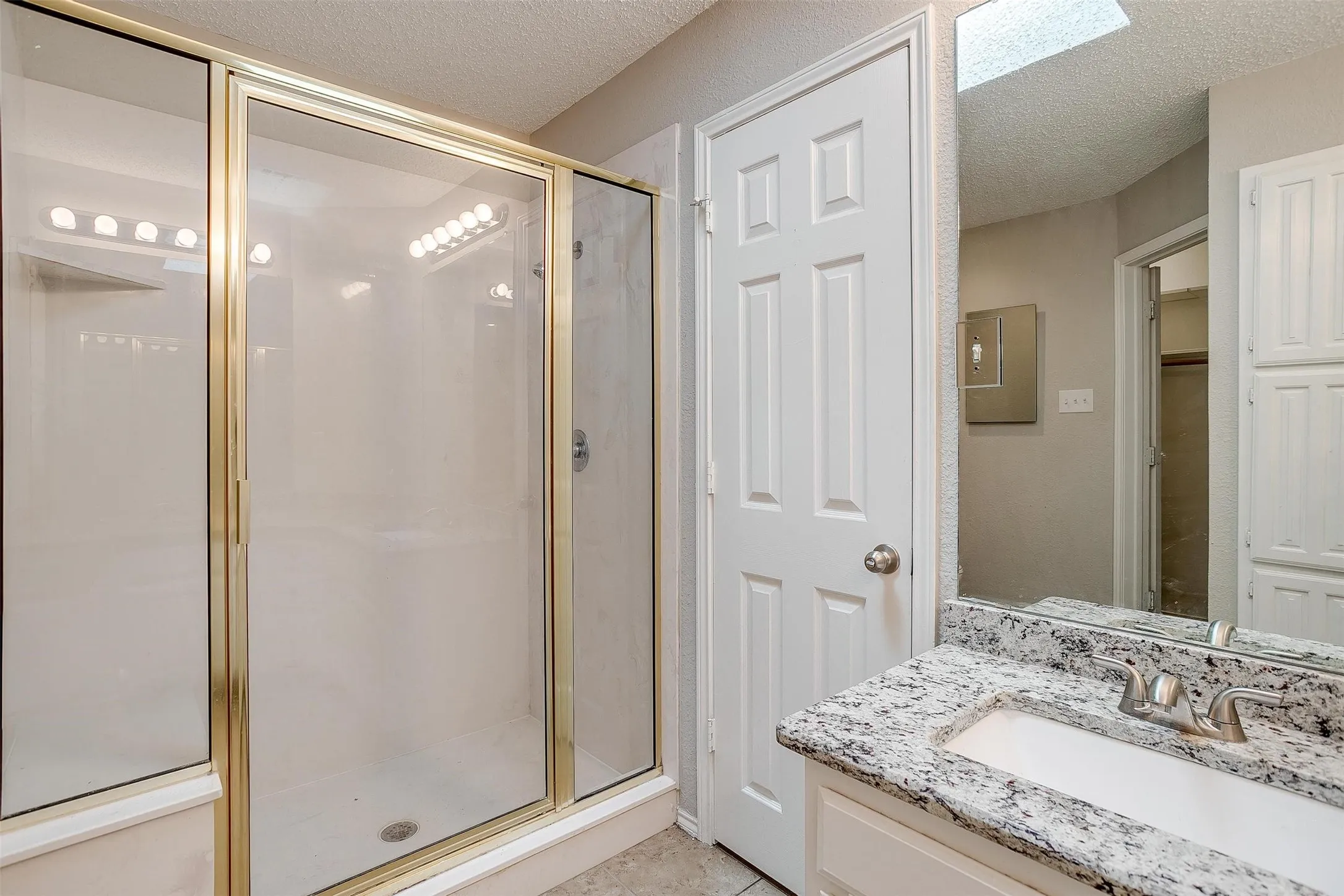 Single Family Residence For Rent in Tarrant County , 5909 Kesler Drive, Arlington, Texas 76017, 3 Bedroom, 2 Bathroom, 2 Garage spaces, 1,351 Sqft, built in 1986, mls#21402291, Real Estate Agent in Arlington, Homes For Rent in Tarrant county, Homes For Rent in Arlington, Realtor in Arlington Texas, Real Estate Brokerage Independent Realty Texas, Luminita Cordes Realtor
