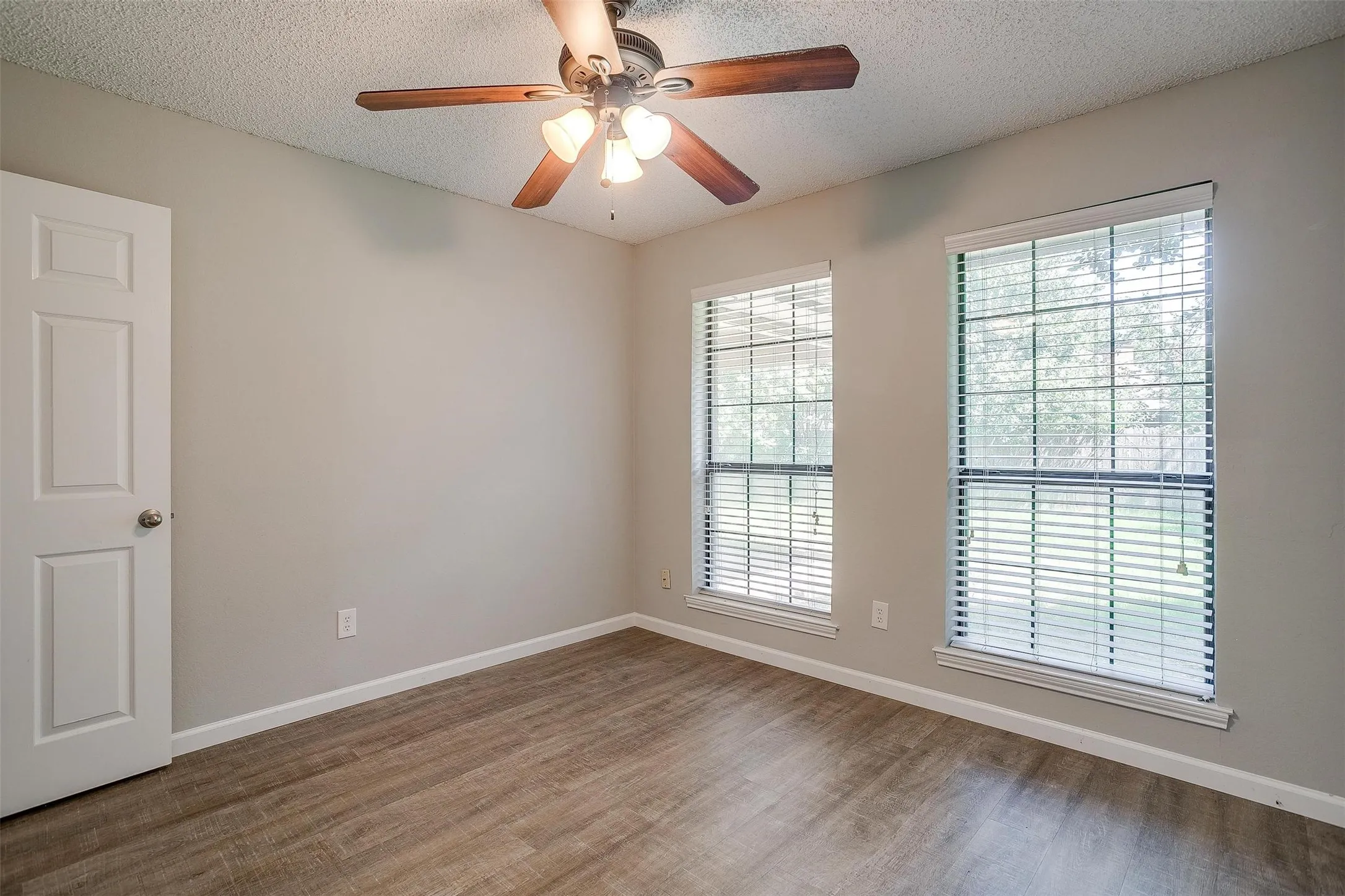 Single Family Residence For Rent in Tarrant County , 5909 Kesler Drive, Arlington, Texas 76017, 3 Bedroom, 2 Bathroom, 2 Garage spaces, 1,351 Sqft, built in 1986, mls#21402291, Real Estate Agent in Arlington, Homes For Rent in Tarrant county, Homes For Rent in Arlington, Realtor in Arlington Texas, Real Estate Brokerage Independent Realty Texas, Luminita Cordes Realtor