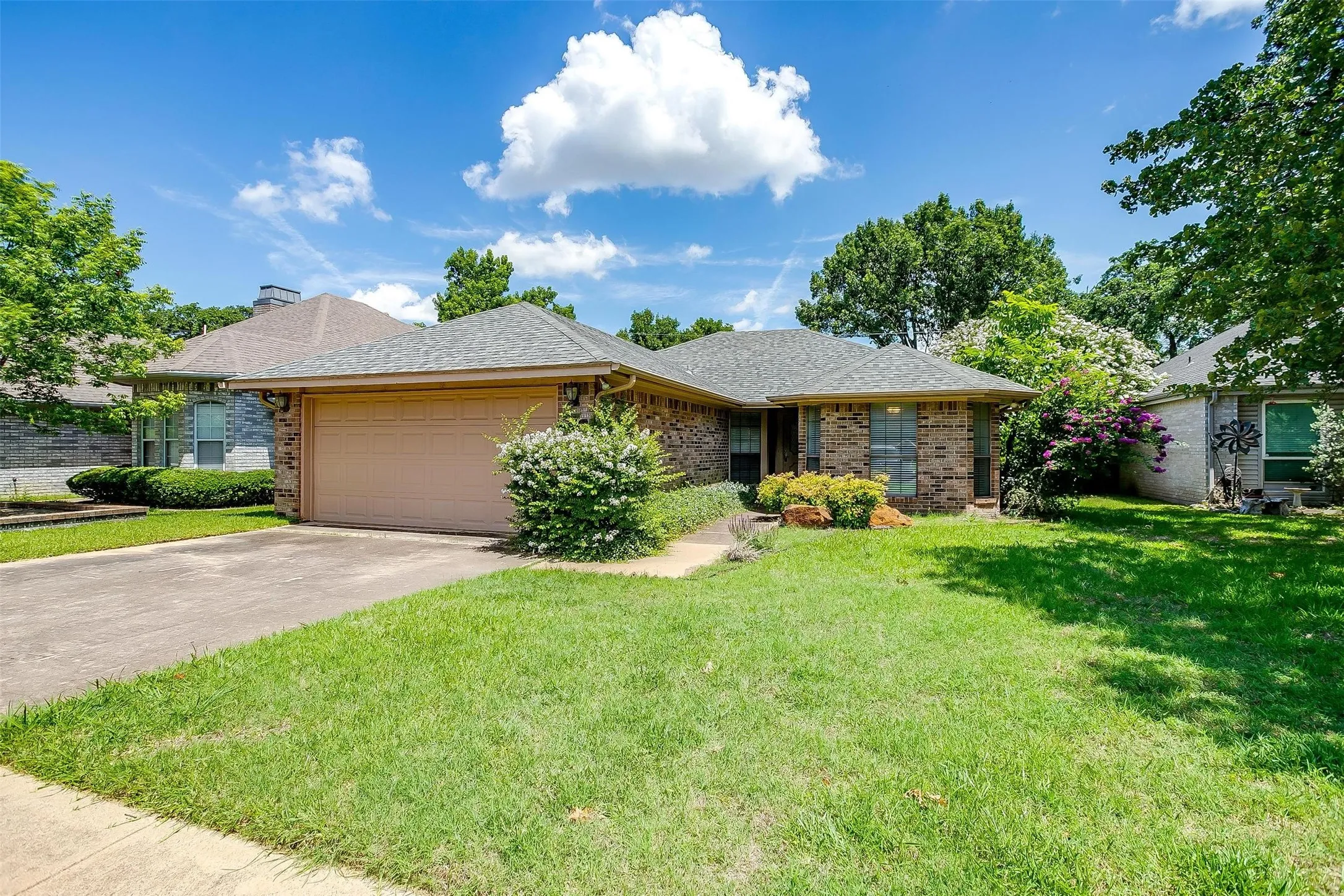 Single Family Residence For Rent in Tarrant County , 5909 Kesler Drive, Arlington, Texas 76017, 3 Bedroom, 2 Bathroom, 2 Garage spaces, 1,351 Sqft, built in 1986, mls#21402291, Real Estate Agent in Arlington, Homes For Rent in Tarrant county, Homes For Rent in Arlington, Realtor in Arlington Texas, Real Estate Brokerage Independent Realty Texas, Luminita Cordes Realtor
