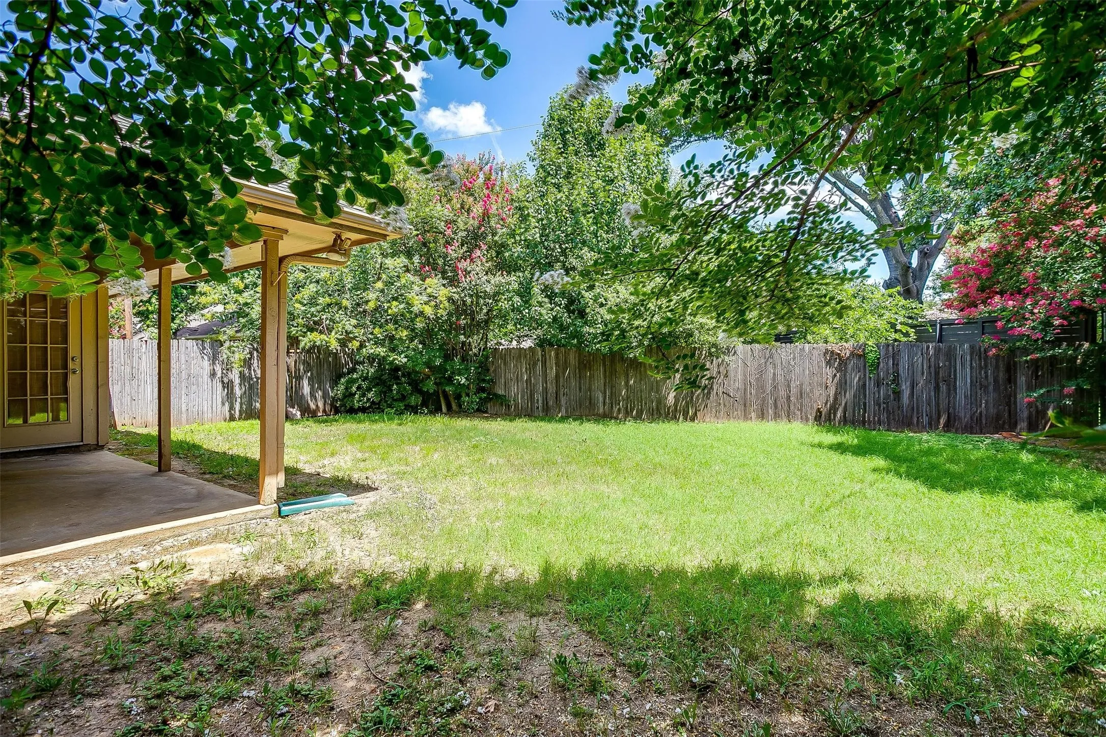 Single Family Residence For Rent in Tarrant County , 5909 Kesler Drive, Arlington, Texas 76017, 3 Bedroom, 2 Bathroom, 2 Garage spaces, 1,351 Sqft, built in 1986, mls#21402291, Real Estate Agent in Arlington, Homes For Rent in Tarrant county, Homes For Rent in Arlington, Realtor in Arlington Texas, Real Estate Brokerage Independent Realty Texas, Luminita Cordes Realtor