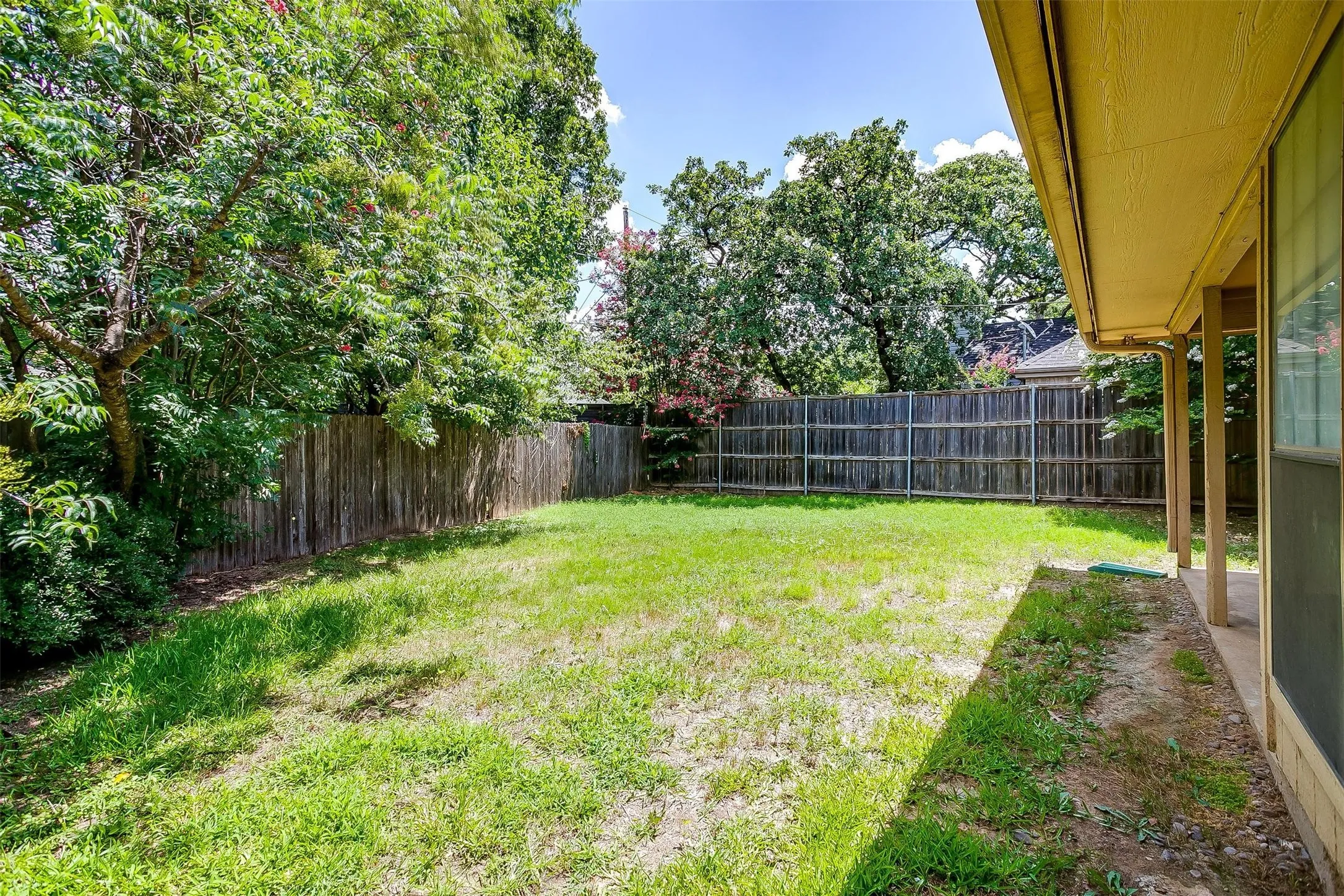 Single Family Residence For Rent in Tarrant County , 5909 Kesler Drive, Arlington, Texas 76017, 3 Bedroom, 2 Bathroom, 2 Garage spaces, 1,351 Sqft, built in 1986, mls#21402291, Real Estate Agent in Arlington, Homes For Rent in Tarrant county, Homes For Rent in Arlington, Realtor in Arlington Texas, Real Estate Brokerage Independent Realty Texas, Luminita Cordes Realtor