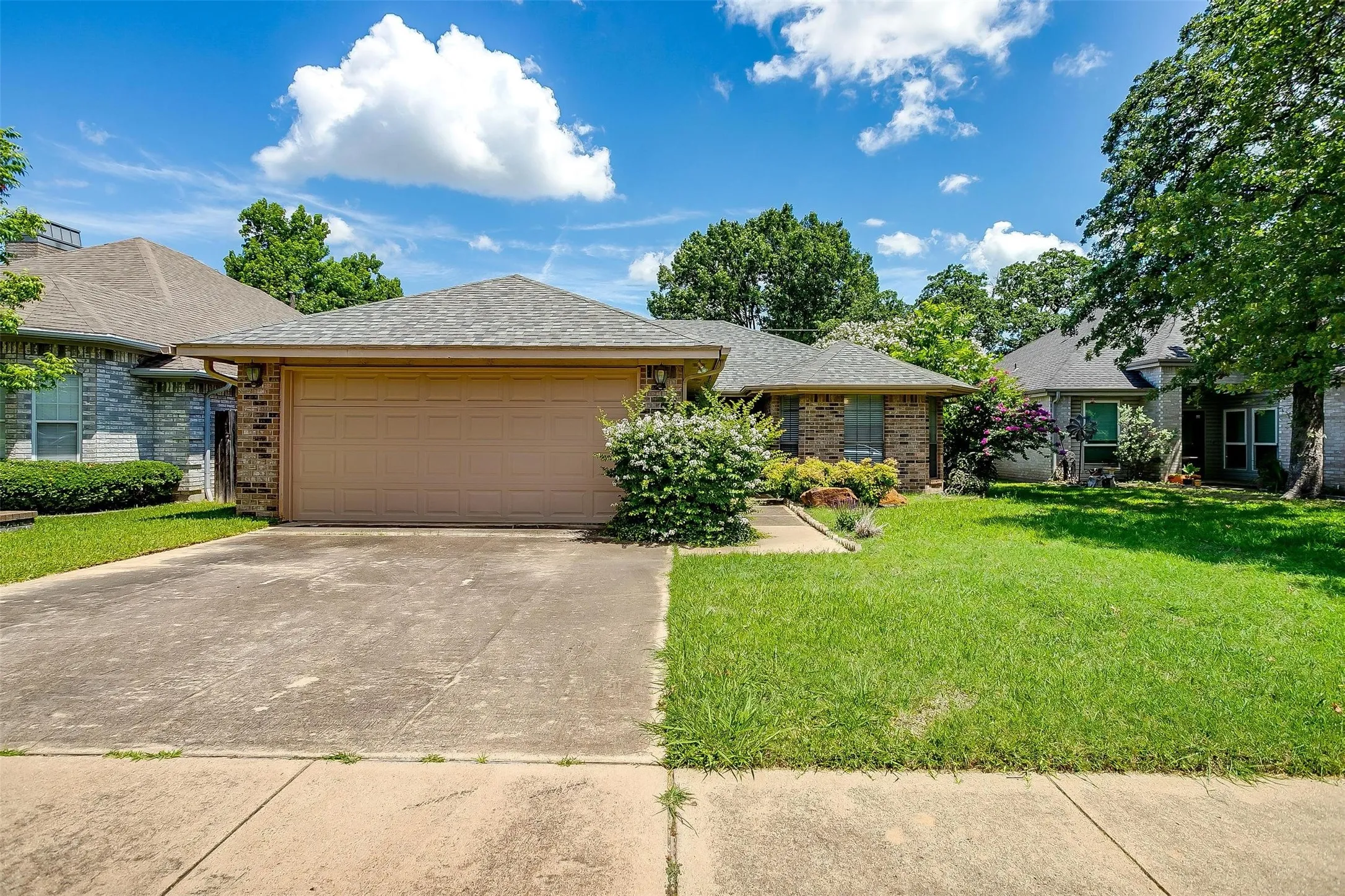 Single Family Residence For Rent in Tarrant County , 5909 Kesler Drive, Arlington, Texas 76017, 3 Bedroom, 2 Bathroom, 2 Garage spaces, 1,351 Sqft, built in 1986, mls#21402291, Real Estate Agent in Arlington, Homes For Rent in Tarrant county, Homes For Rent in Arlington, Realtor in Arlington Texas, Real Estate Brokerage Independent Realty Texas, Luminita Cordes Realtor