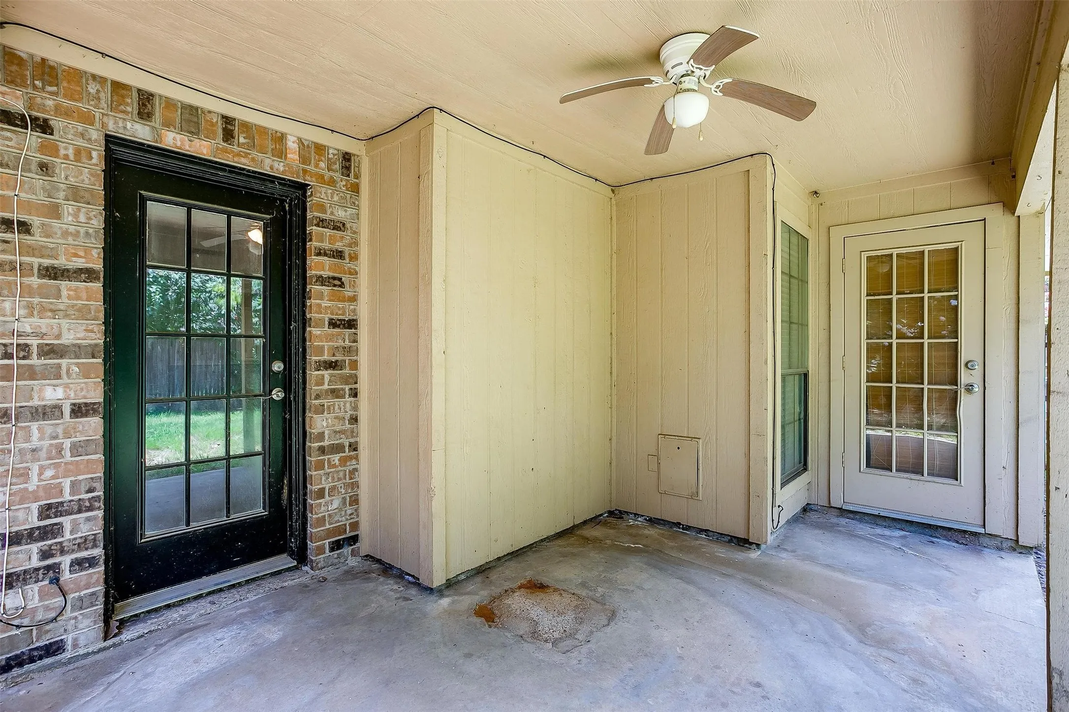 Single Family Residence For Rent in Tarrant County , 5909 Kesler Drive, Arlington, Texas 76017, 3 Bedroom, 2 Bathroom, 2 Garage spaces, 1,351 Sqft, built in 1986, mls#21402291, Real Estate Agent in Arlington, Homes For Rent in Tarrant county, Homes For Rent in Arlington, Realtor in Arlington Texas, Real Estate Brokerage Independent Realty Texas, Luminita Cordes Realtor