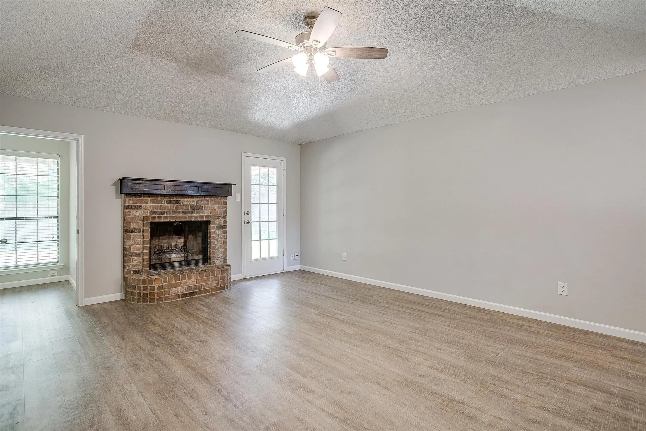 Single Family Residence For Rent in Tarrant County , 5909 Kesler Drive, Arlington, Texas 76017, 3 Bedroom, 2 Bathroom, 2 Garage spaces, 1,351 Sqft, built in 1986, mls#21402291, Real Estate Agent in Arlington, Homes For Rent in Tarrant county, Homes For Rent in Arlington, Realtor in Arlington Texas, Real Estate Brokerage Independent Realty Texas, Luminita Cordes Realtor
