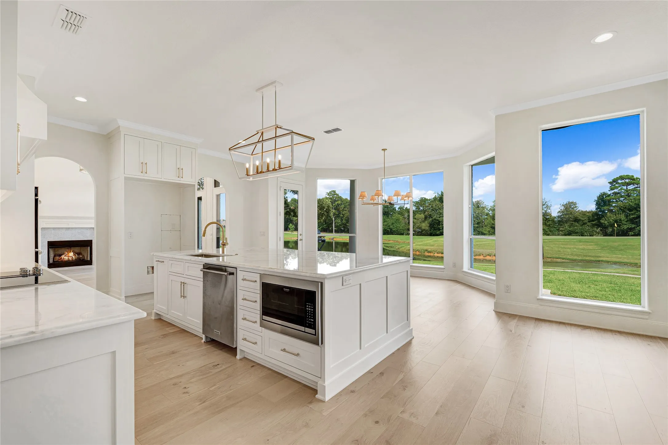 Single Family Residence For Sale in Cherokee County , 169 Dogwood Lakes Circle, Bullard, Texas 75757, 4 Bedroom, 4 Bathroom, 3 Garage spaces, 4,248 Sqft, built in 2001, mls#21402293, Real Estate Agent in Bullard, Homes For Sale in Cherokee county, Homes For Sale in Bullard, Realtor in Bullard Texas, Real Estate Brokerage Independent Realty Texas, Luminita Cordes Realtor