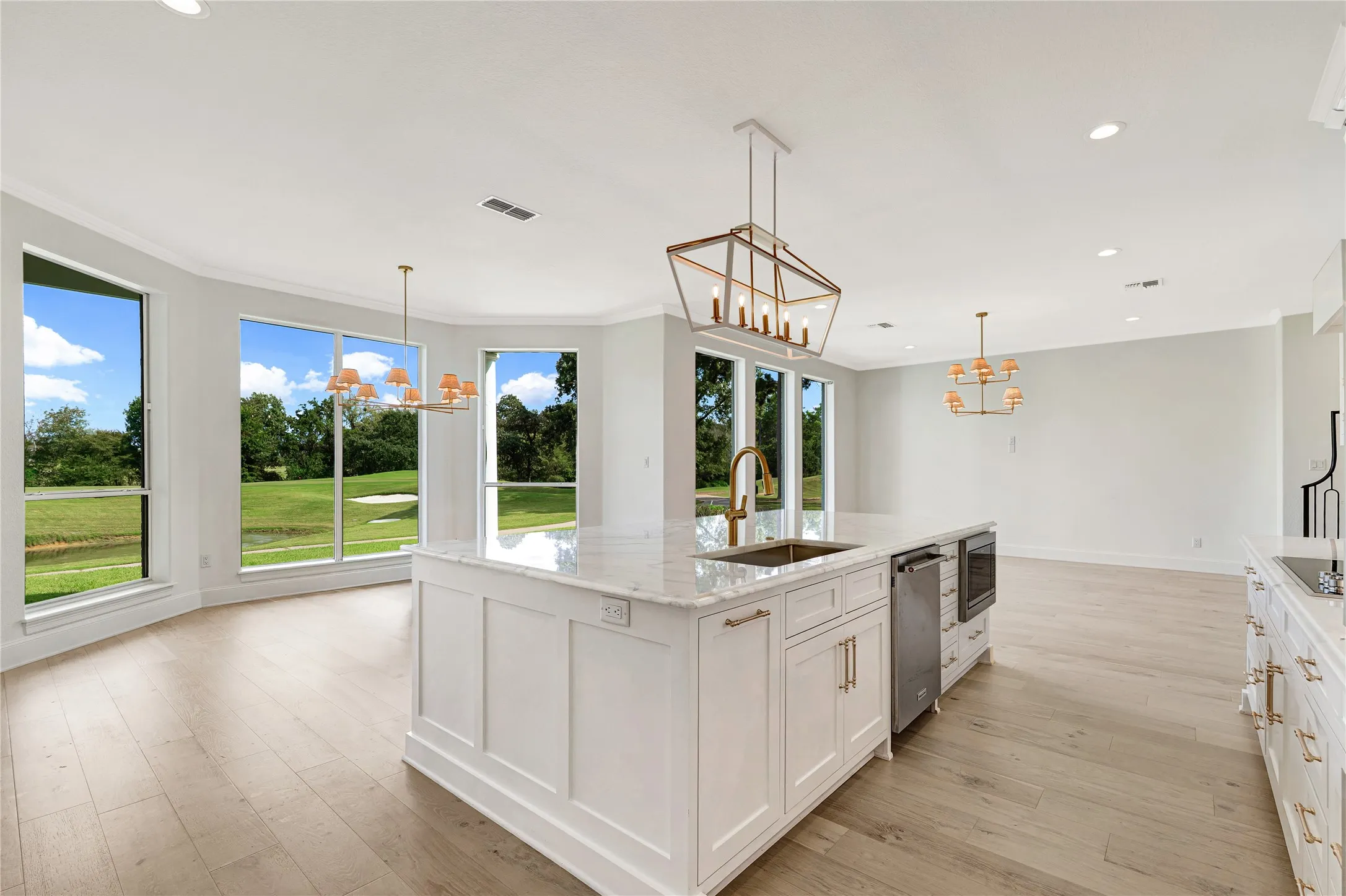 Single Family Residence For Sale in Cherokee County , 169 Dogwood Lakes Circle, Bullard, Texas 75757, 4 Bedroom, 4 Bathroom, 3 Garage spaces, 4,248 Sqft, built in 2001, mls#21402293, Real Estate Agent in Bullard, Homes For Sale in Cherokee county, Homes For Sale in Bullard, Realtor in Bullard Texas, Real Estate Brokerage Independent Realty Texas, Luminita Cordes Realtor