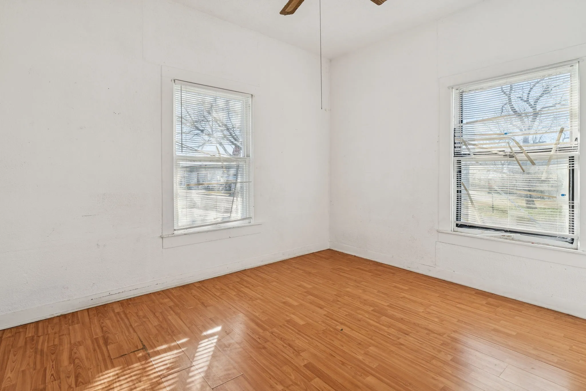 Single Family Residence For Rent in Dallas County , 319 Mckinney Street, Mesquite, Texas 75149, 2 Bedroom, 2 Bathroom, Garage spaces, 1,026 Sqft, built in 1935, mls#21400432, Real Estate Agent in Mesquite, Homes For Rent in Dallas county, Homes For Rent in Mesquite, Realtor in Mesquite Texas, Real Estate Brokerage Independent Realty Texas, Luminita Cordes Realtor