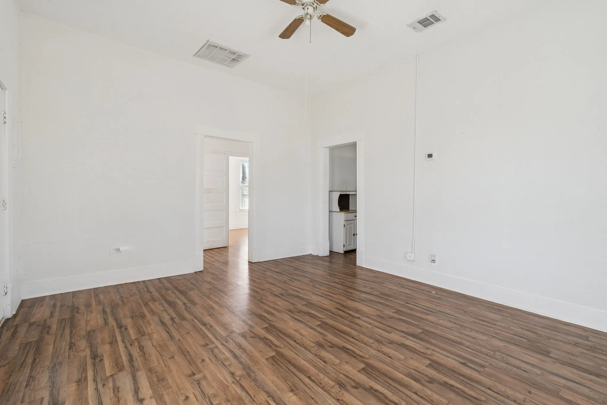 Single Family Residence For Rent in Dallas County , 319 Mckinney Street, Mesquite, Texas 75149, 2 Bedroom, 2 Bathroom, Garage spaces, 1,026 Sqft, built in 1935, mls#21400432, Real Estate Agent in Mesquite, Homes For Rent in Dallas county, Homes For Rent in Mesquite, Realtor in Mesquite Texas, Real Estate Brokerage Independent Realty Texas, Luminita Cordes Realtor
