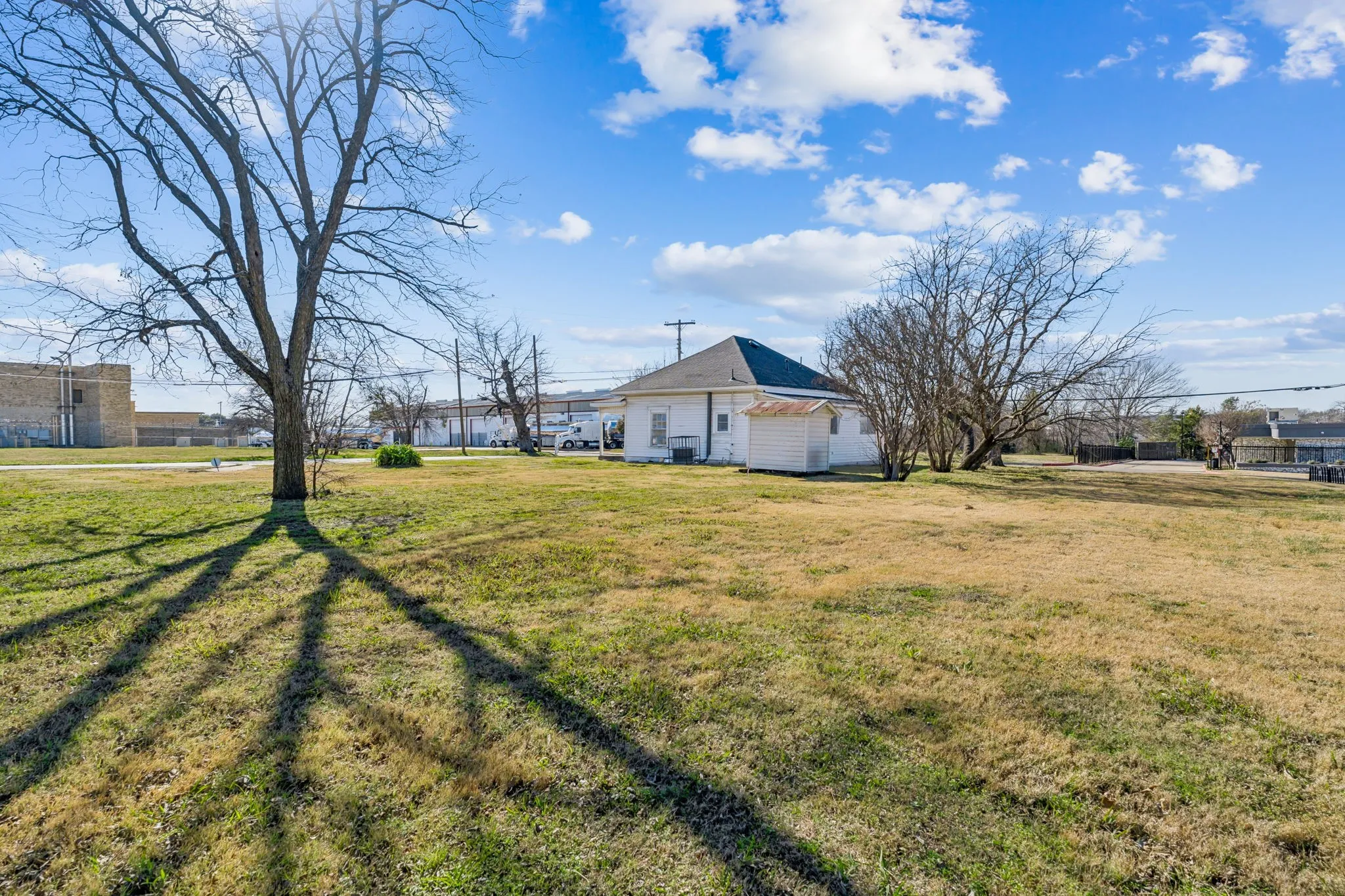 Single Family Residence For Rent in Dallas County , 319 Mckinney Street, Mesquite, Texas 75149, 2 Bedroom, 2 Bathroom, Garage spaces, 1,026 Sqft, built in 1935, mls#21400432, Real Estate Agent in Mesquite, Homes For Rent in Dallas county, Homes For Rent in Mesquite, Realtor in Mesquite Texas, Real Estate Brokerage Independent Realty Texas, Luminita Cordes Realtor