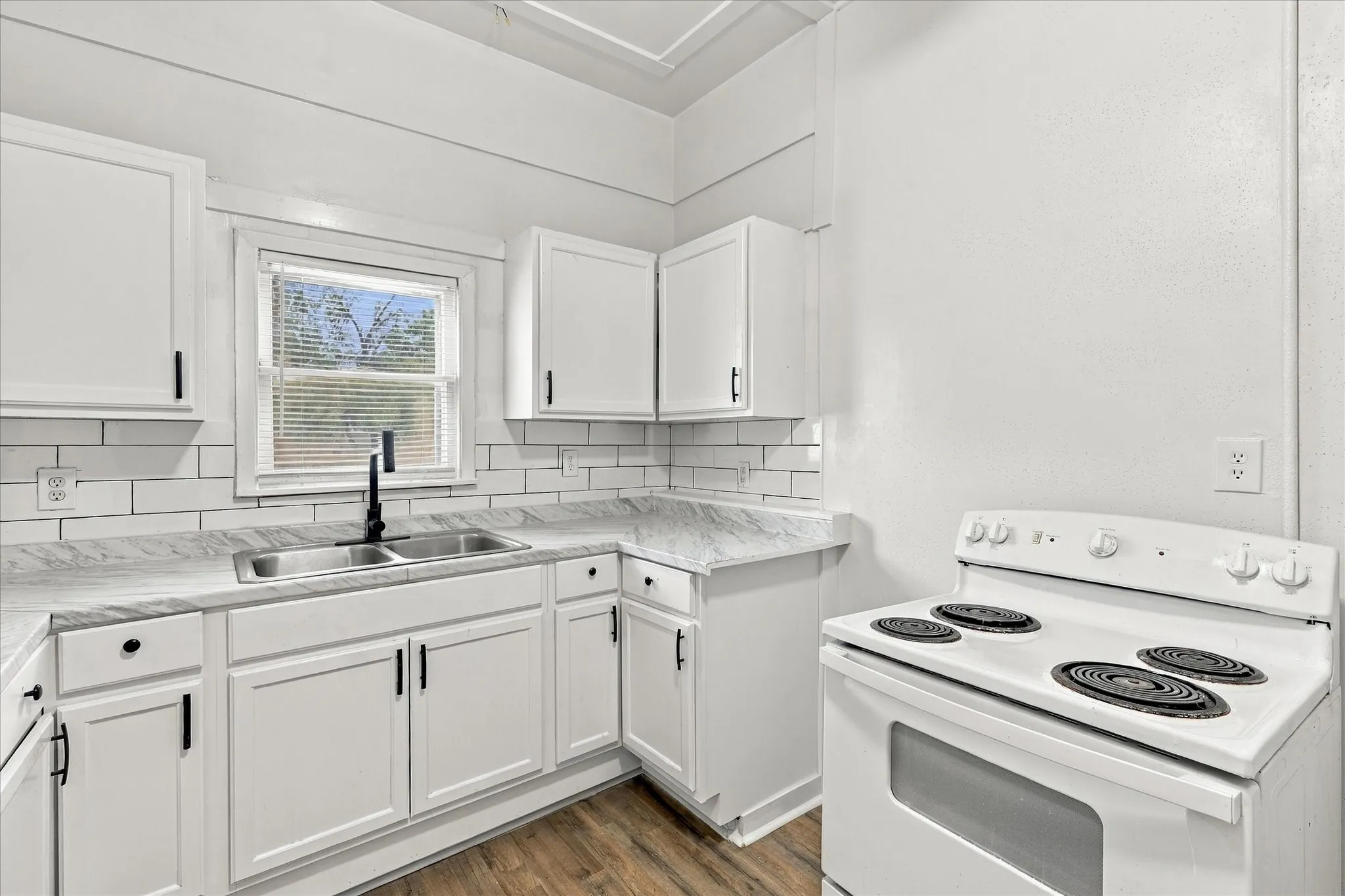 Single Family Residence For Rent in Dallas County , 319 Mckinney Street, Mesquite, Texas 75149, 2 Bedroom, 2 Bathroom, Garage spaces, 1,026 Sqft, built in 1935, mls#21400432, Real Estate Agent in Mesquite, Homes For Rent in Dallas county, Homes For Rent in Mesquite, Realtor in Mesquite Texas, Real Estate Brokerage Independent Realty Texas, Luminita Cordes Realtor