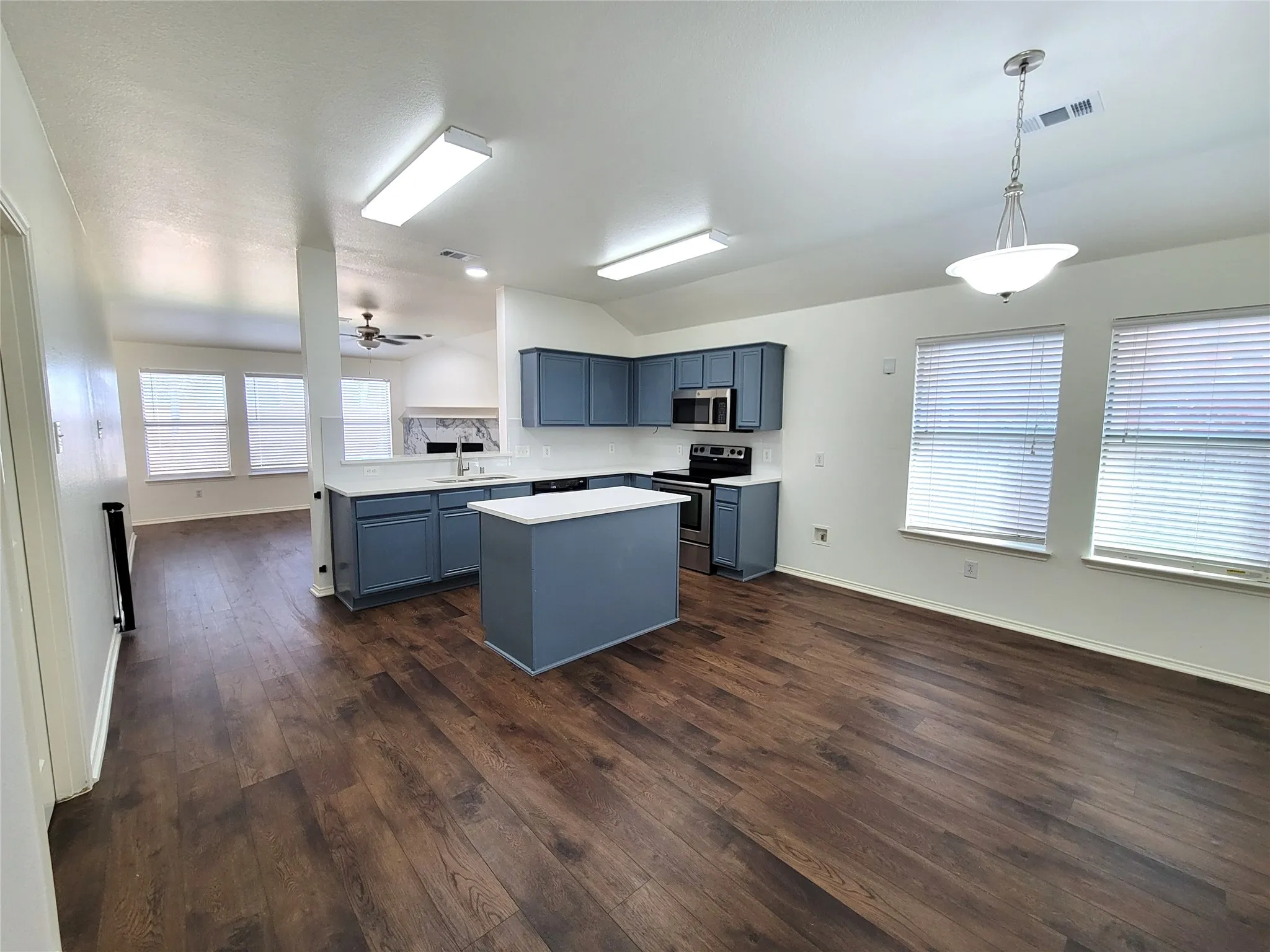 Single Family Residence For Rent in Collin County , 2004 Helmoken Falls Drive, Anna, Texas 75409, 3 Bedroom, 2 Bathroom, 2 Garage spaces, 1,918 Sqft, built in 2005, mls#21402298, Real Estate Agent in Anna, Homes For Rent in Collin county, Homes For Rent in Anna, Realtor in Anna Texas, Real Estate Brokerage Independent Realty Texas, Luminita Cordes Realtor