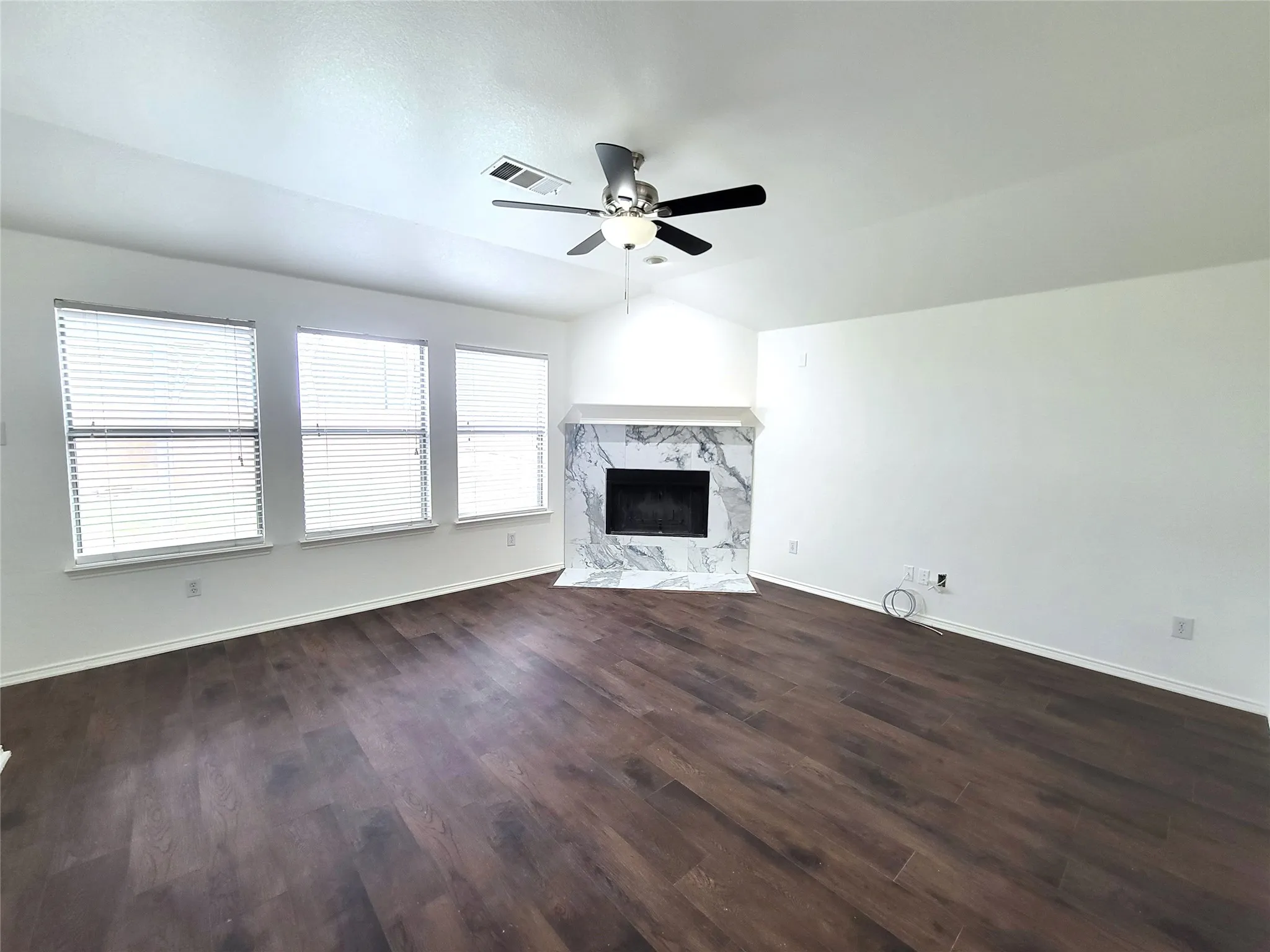 Single Family Residence For Rent in Collin County , 2004 Helmoken Falls Drive, Anna, Texas 75409, 3 Bedroom, 2 Bathroom, 2 Garage spaces, 1,918 Sqft, built in 2005, mls#21402298, Real Estate Agent in Anna, Homes For Rent in Collin county, Homes For Rent in Anna, Realtor in Anna Texas, Real Estate Brokerage Independent Realty Texas, Luminita Cordes Realtor