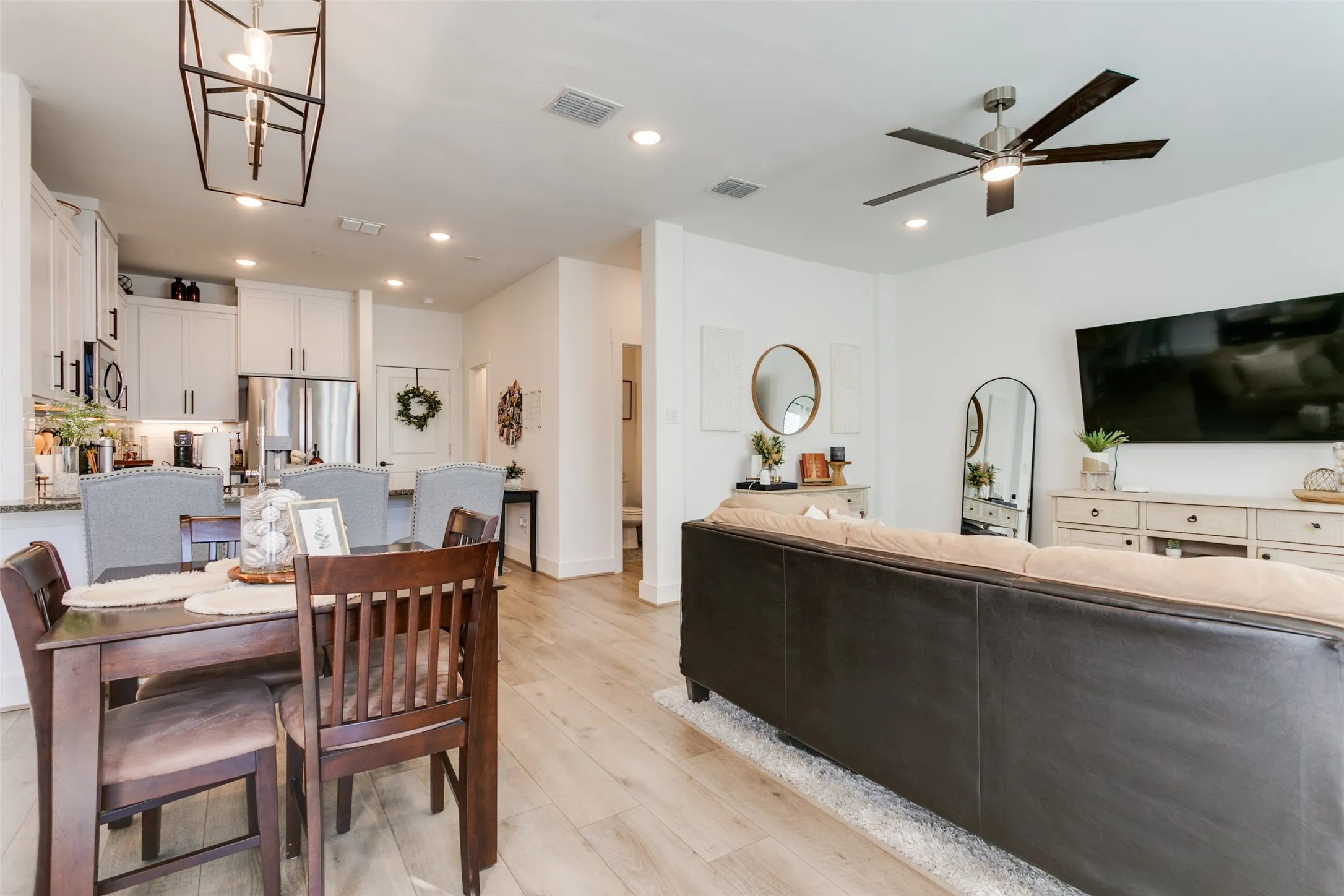 Townhouse For Rent in Tarrant County , 7605 Reis Lane, North Richland Hills, Texas 76182, 2 Bedroom, 3 Bathroom, 2 Garage spaces, 1,662 Sqft, built in 2021, mls#21402212, Real Estate Agent in North Richland Hills, Homes For Rent in Tarrant county, Homes For Rent in North Richland Hills, Realtor in North Richland Hills Texas, Real Estate Brokerage Independent Realty Texas, Luminita Cordes Realtor